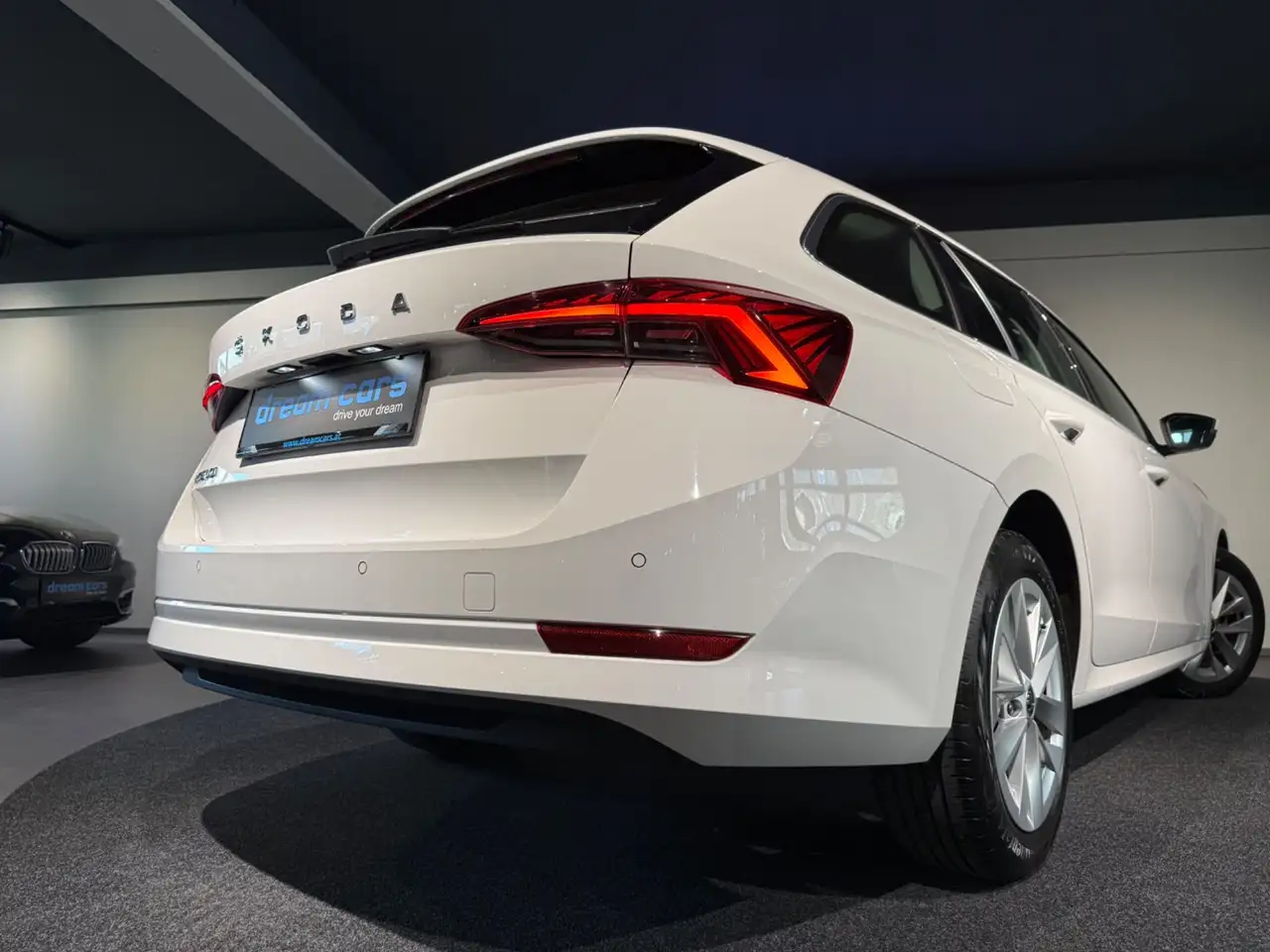 Skoda Octavia 2.0 TDI DPF Premium / Assistenzsysteme / LED / Me Bild 9