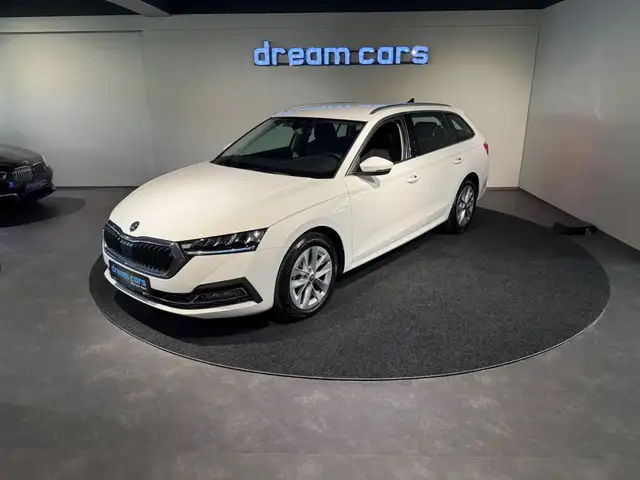 Skoda Octavia view 4