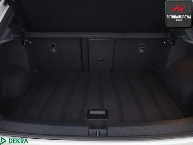 Volkswagen T-Roc view 12