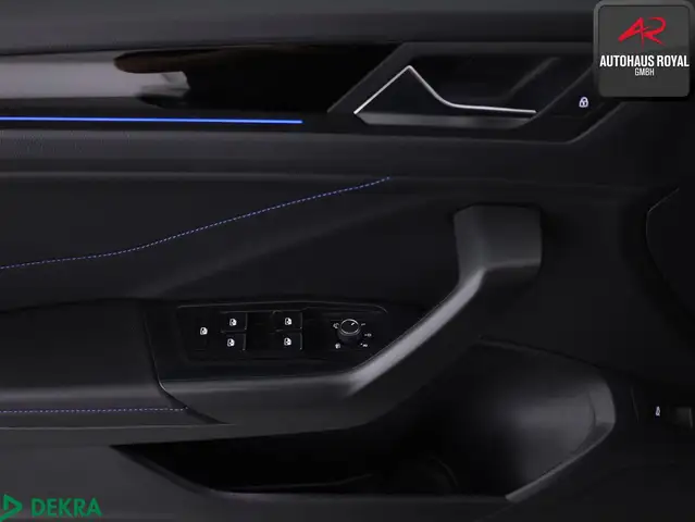 Volkswagen T-Roc view 13