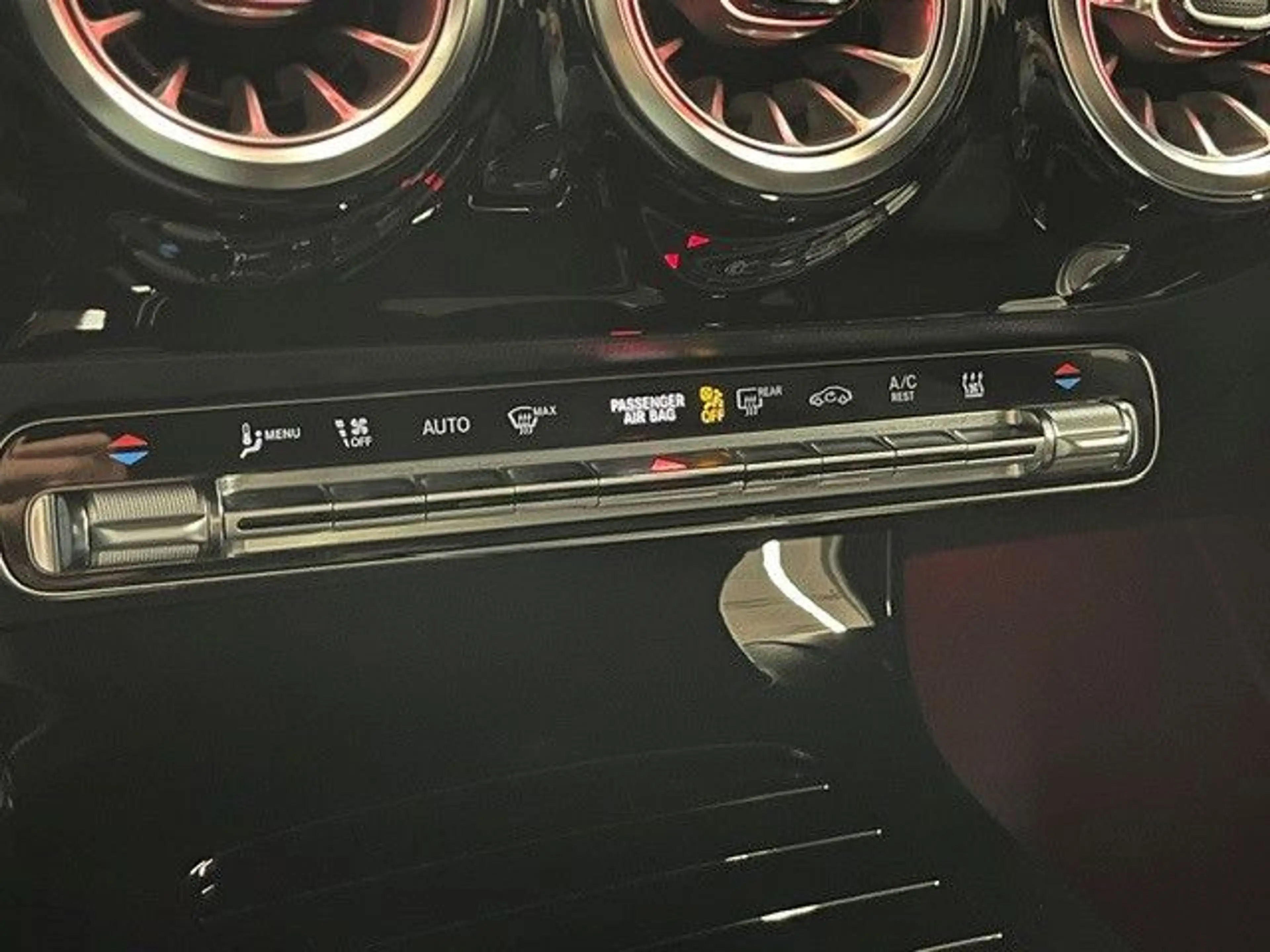 Mercedes-Benz CLA 250 e Coupe AMG-Line Panorama Soundsystem — photo 9