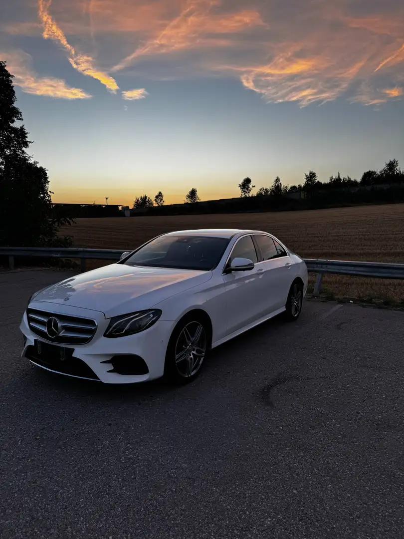 Mercedes-Benz E 220 E 220 d W213 AMG Line | 9G-Tronic | Burmester Soun Weiß - 1