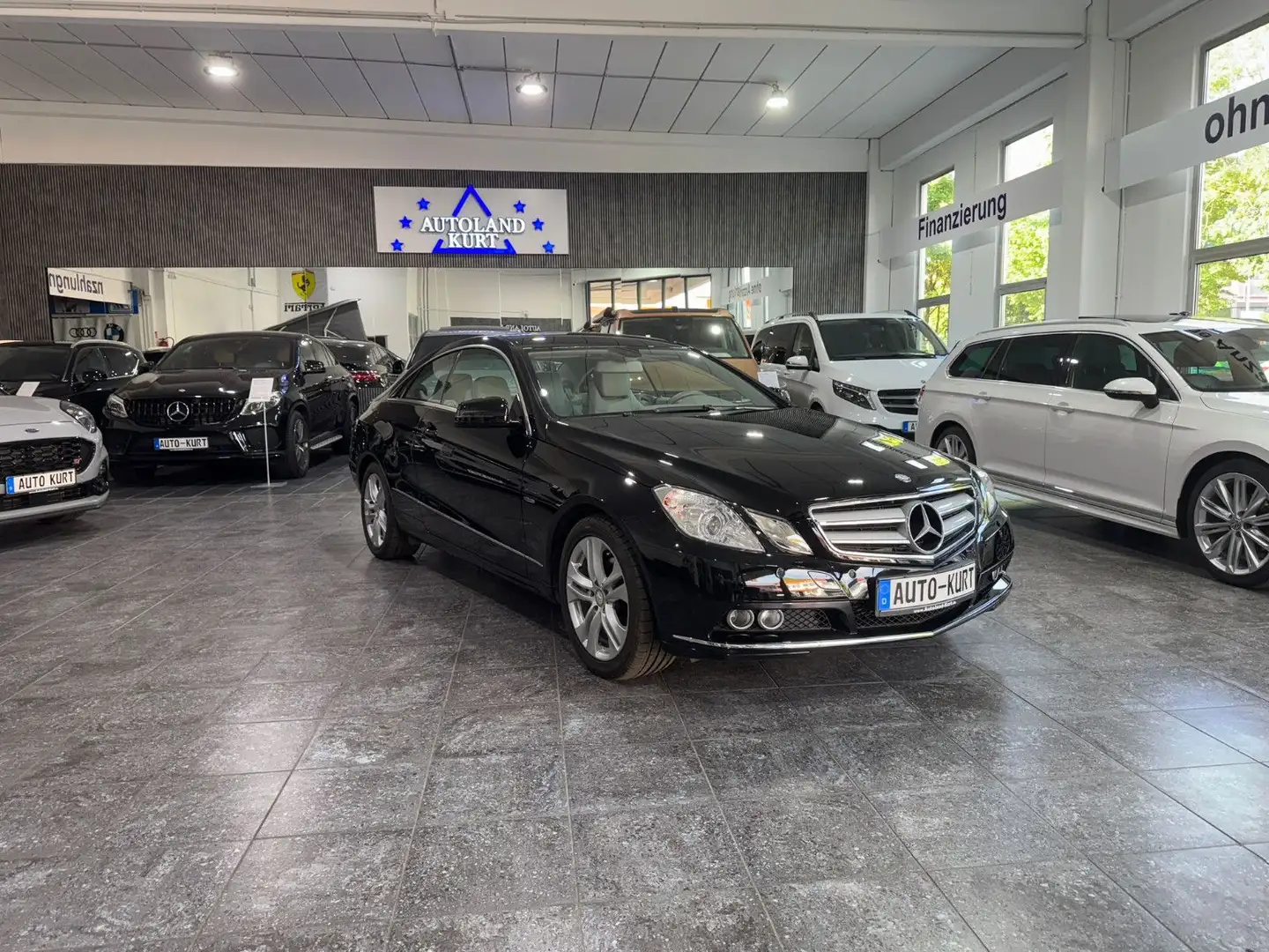 Mercedes-Benz E 200 CGI Coupe*BlEff.*Elegance*1.Hand*PDC*Leder Schwarz - 1