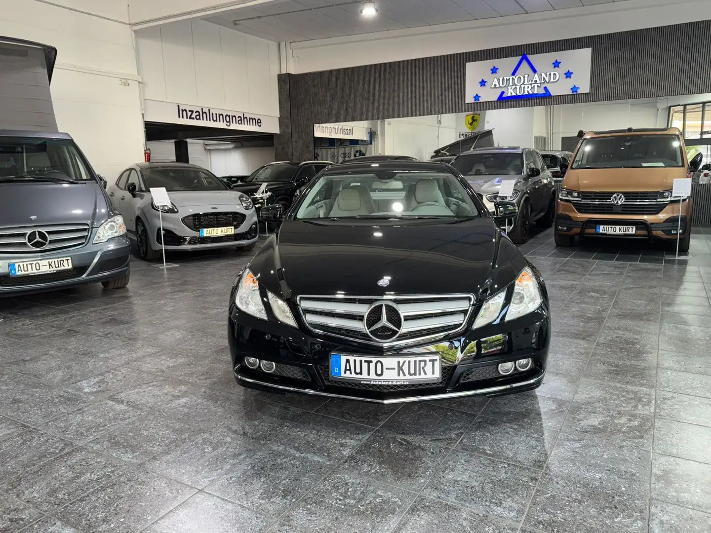 Mercedes-Benz E 200 CGI Coupe*BlEff.*Elegance*1.Hand*PDC*Leder Schwarz - 2