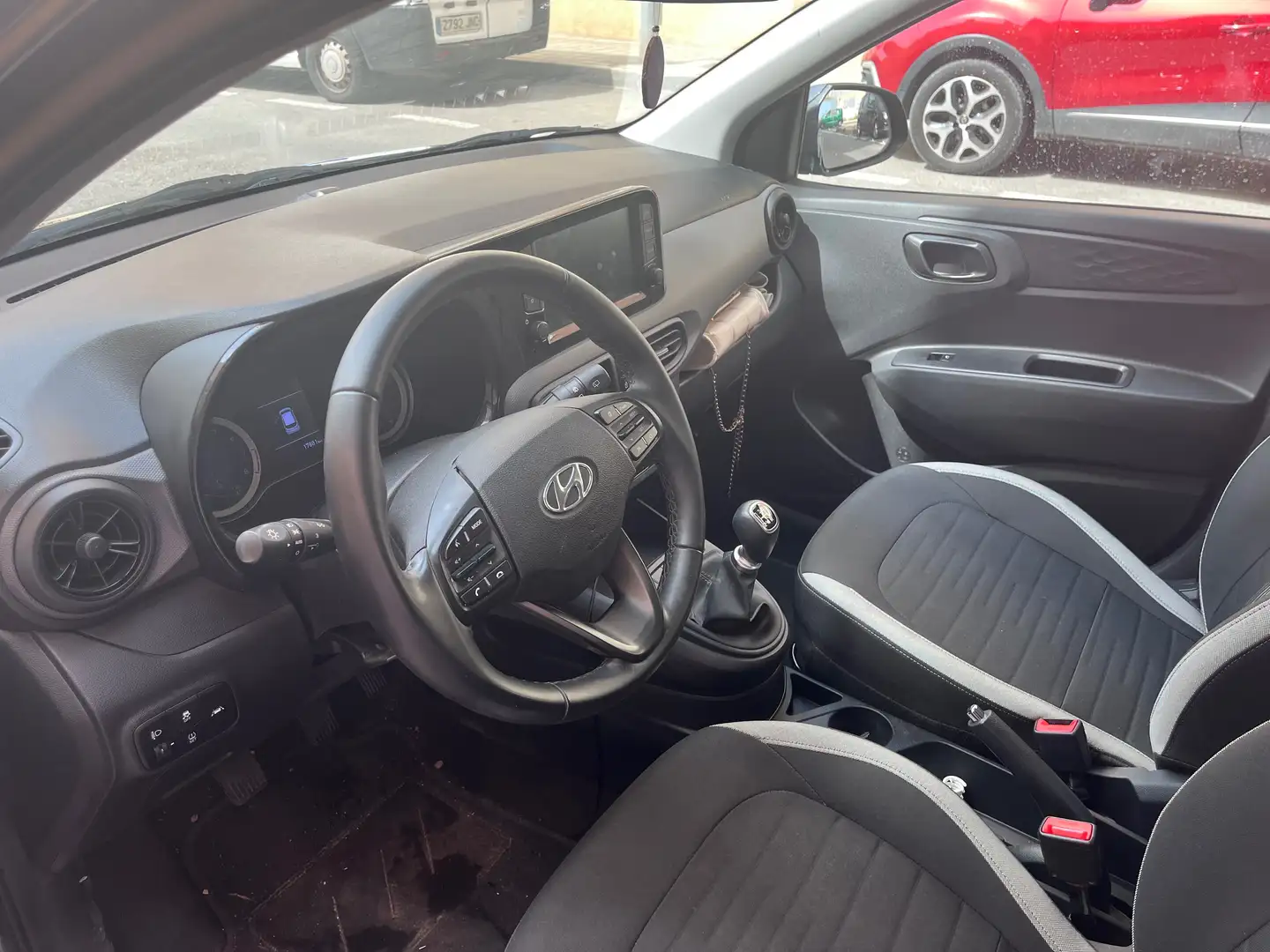 Hyundai i10 i10 1.0 MPI Essence Essence Negro - 2