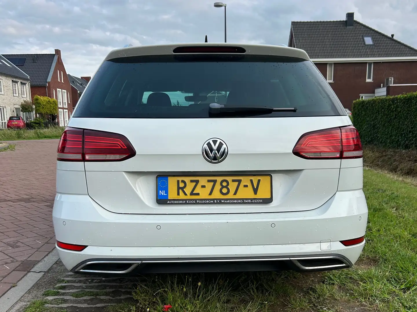 Volkswagen Golf Variant Golf 1.0 TSI Highline Wit - 2