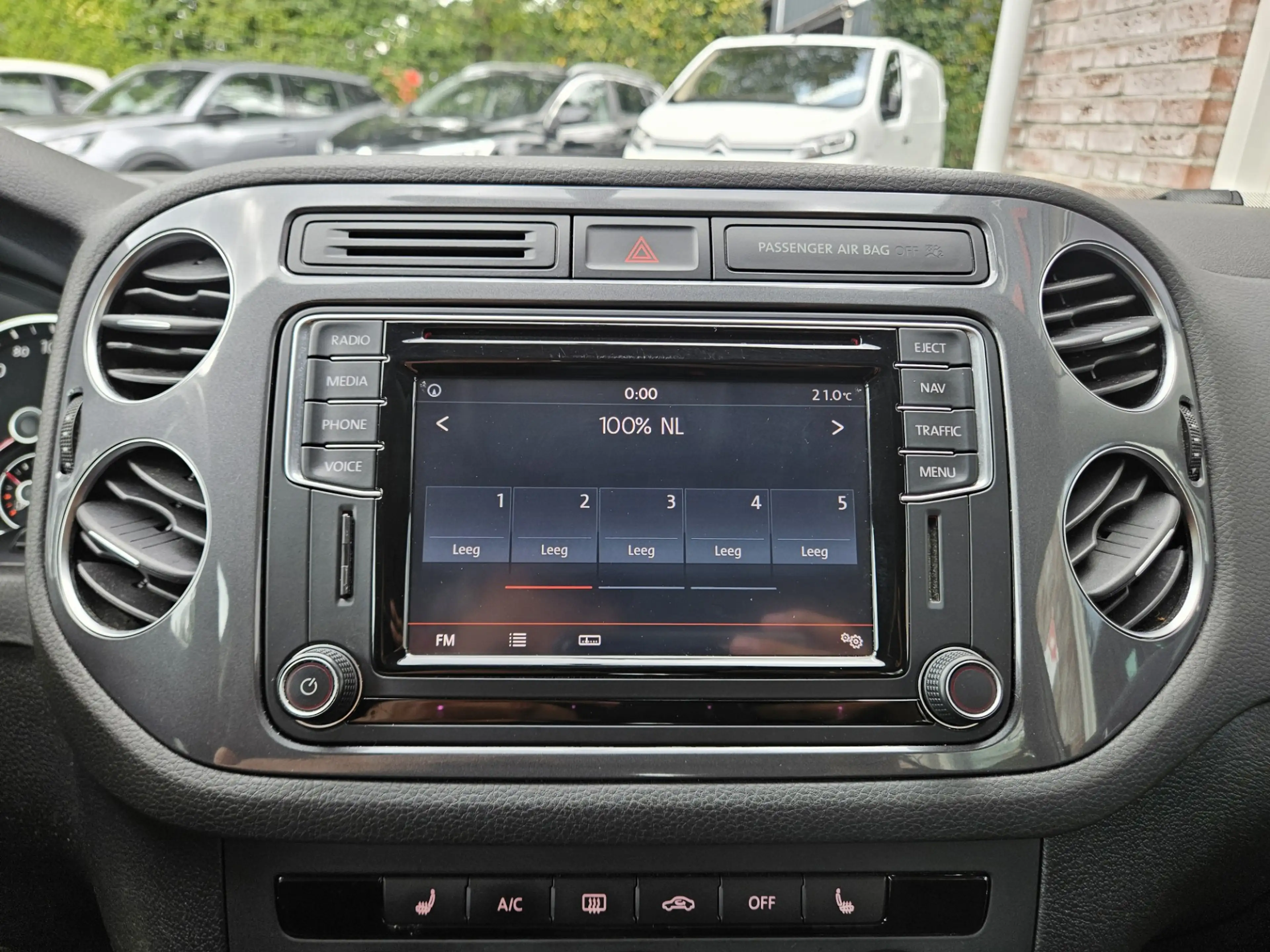 Volkswagen Tiguan 1.4 TSI Sport&Style Trekhaak! Navigatie! Nette Aut — photo 27