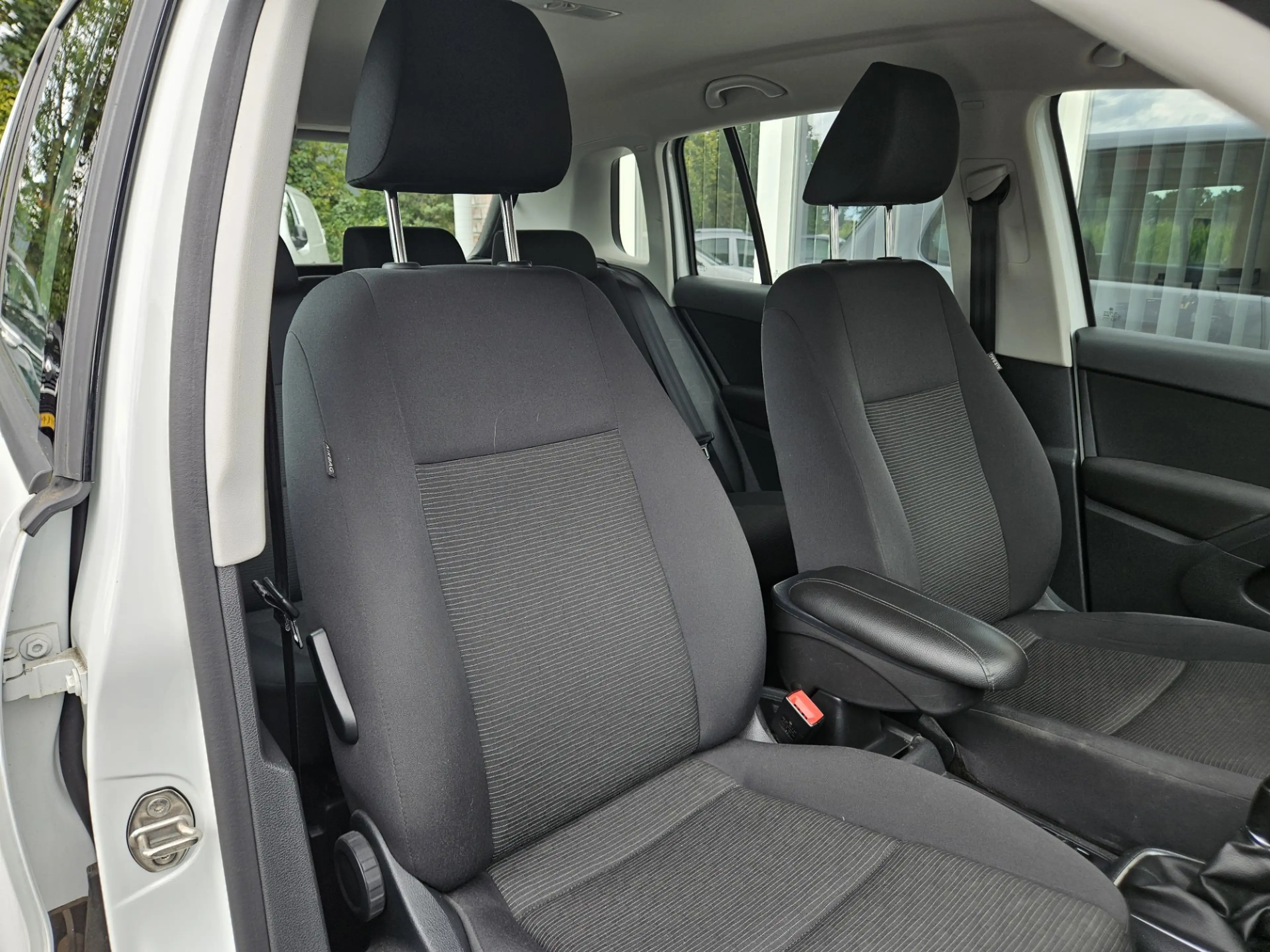 Volkswagen Tiguan 1.4 TSI Sport&Style Trekhaak! Navigatie! Nette Aut — photo 31