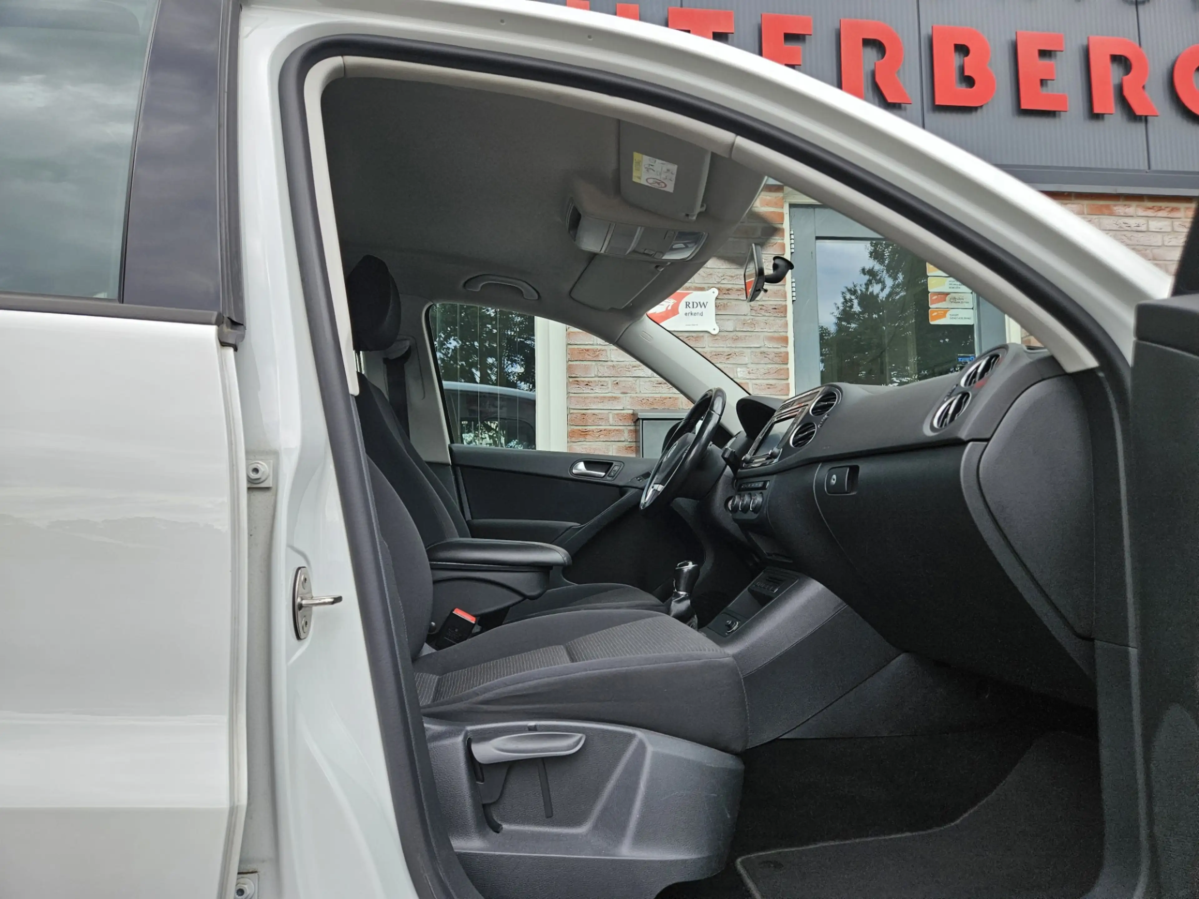 Volkswagen Tiguan 1.4 TSI Sport&Style Trekhaak! Navigatie! Nette Aut — photo 30