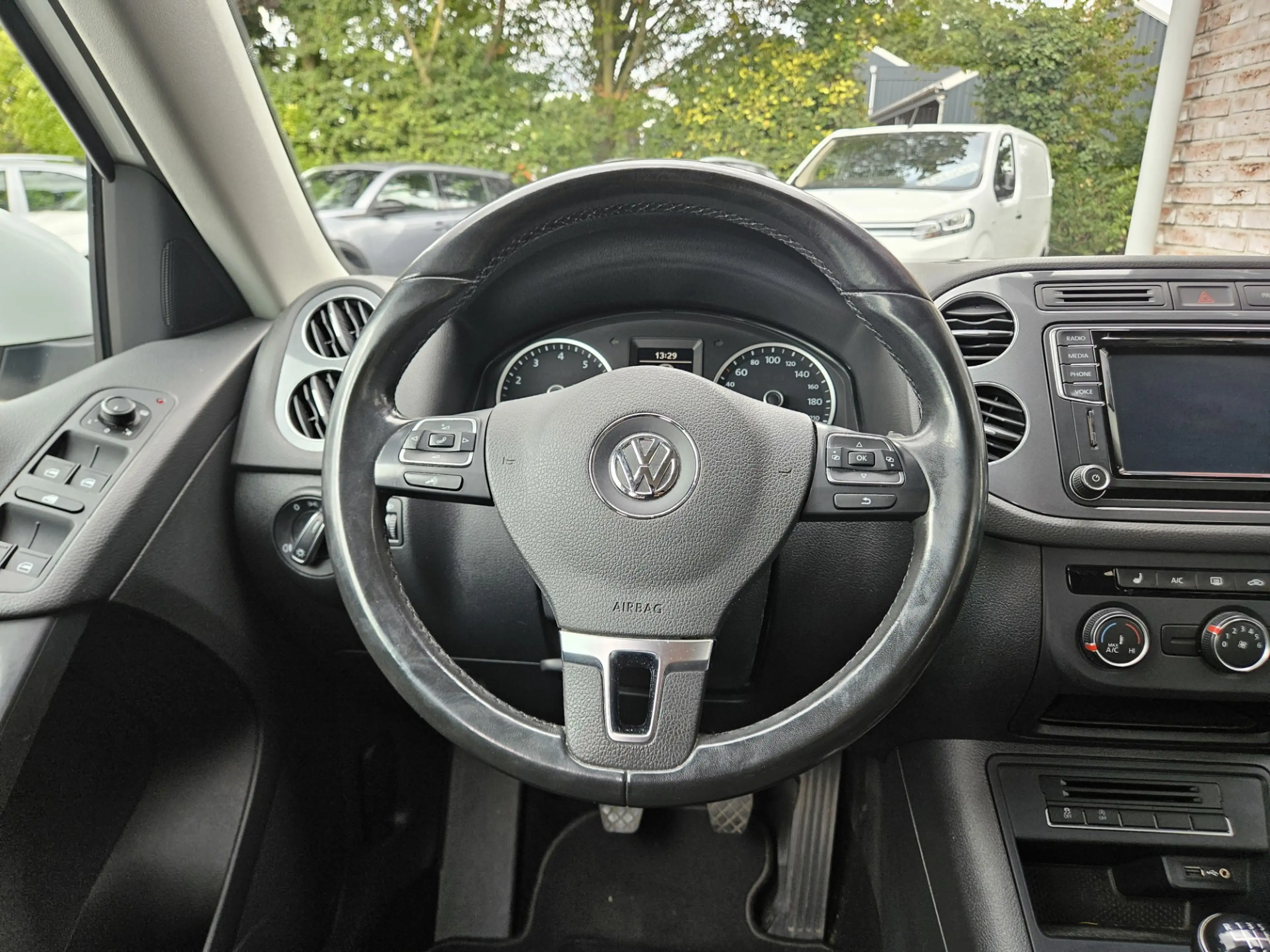 Volkswagen Tiguan 1.4 TSI Sport&Style Trekhaak! Navigatie! Nette Aut — photo 2