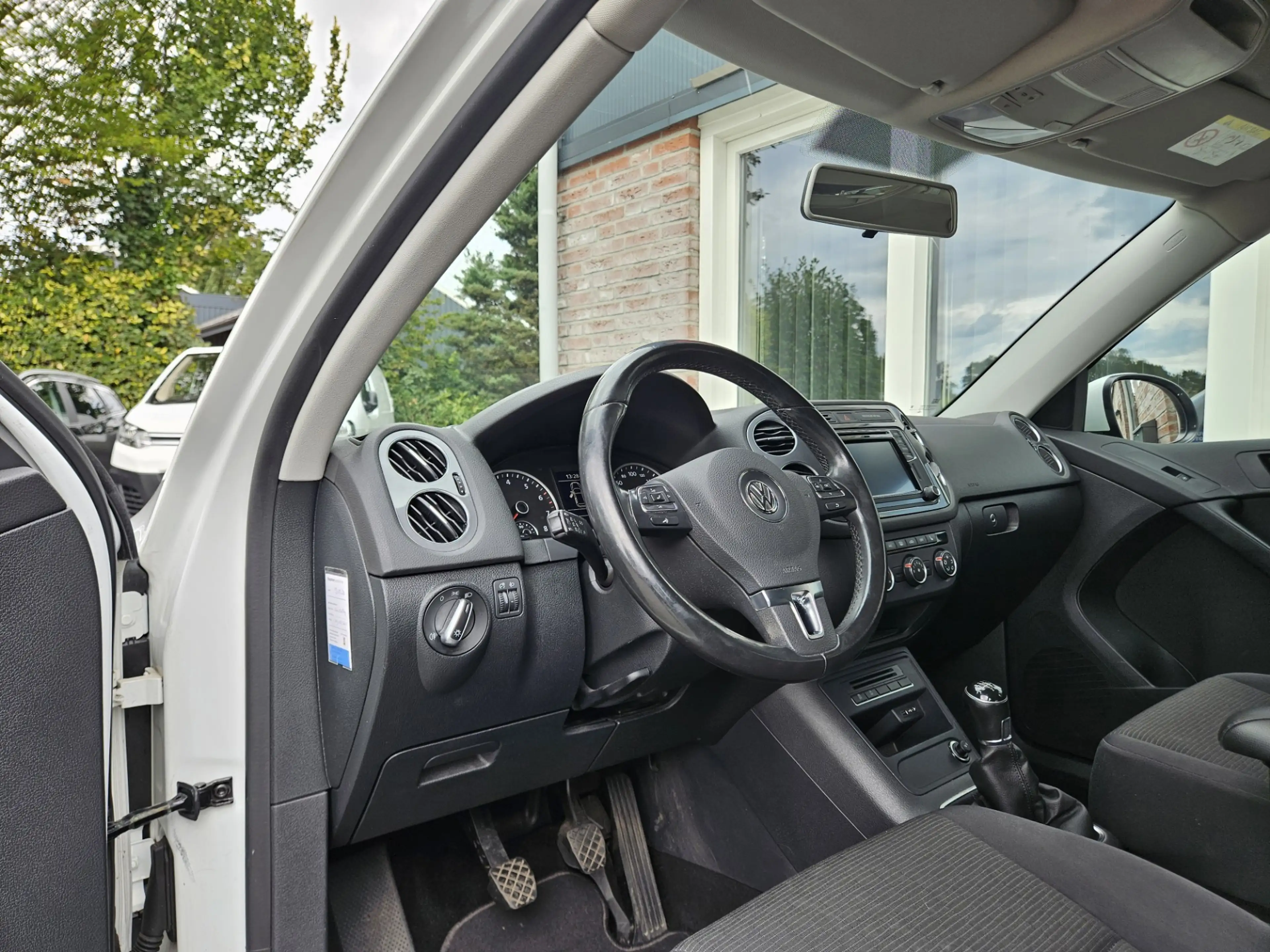 Volkswagen Tiguan 1.4 TSI Sport&Style Trekhaak! Navigatie! Nette Aut — photo 12