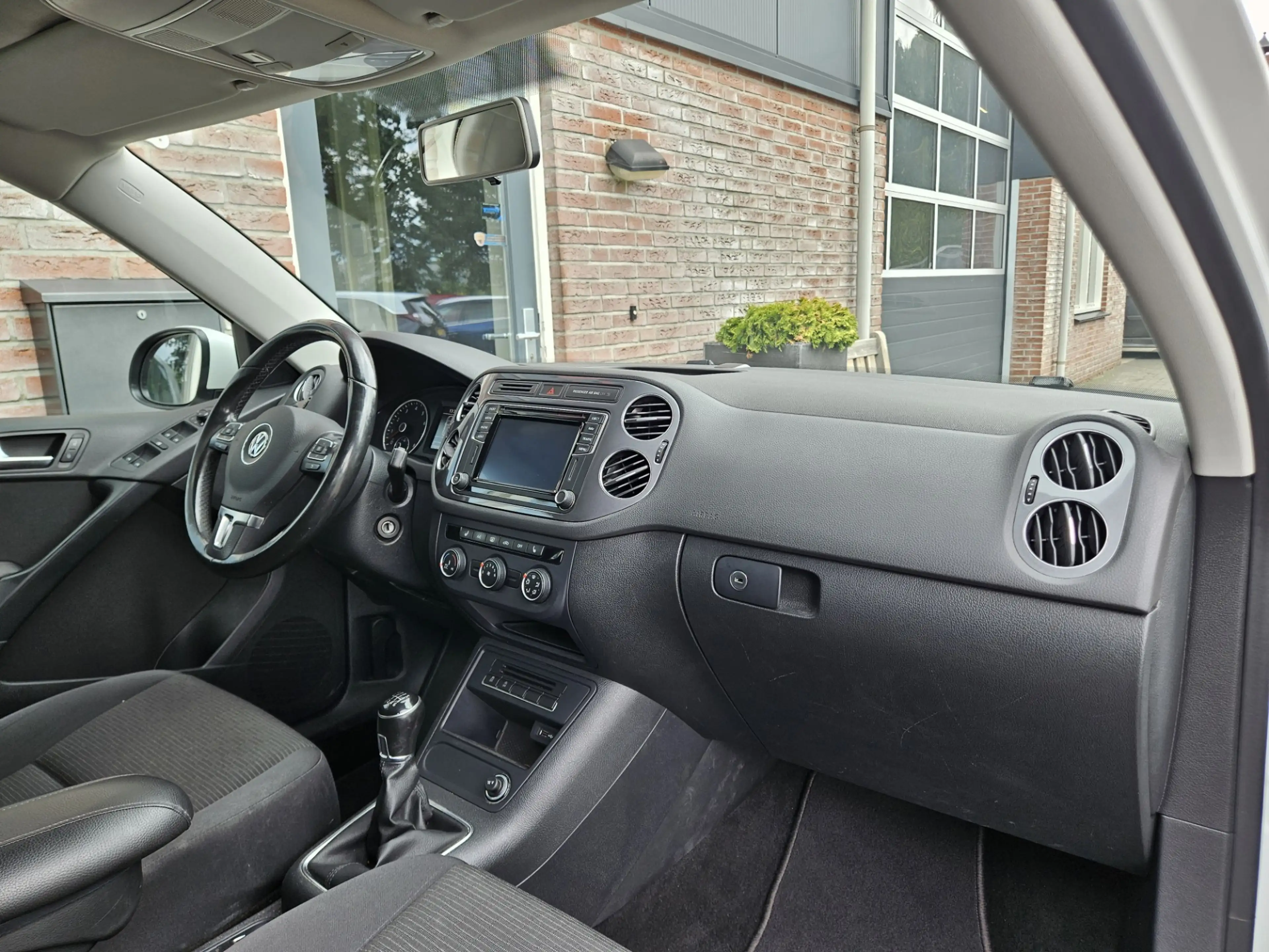 Volkswagen Tiguan 1.4 TSI Sport&Style Trekhaak! Navigatie! Nette Aut — photo 32
