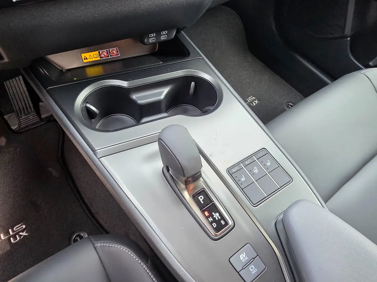 Lexus UX 300h F Sport Design Kamera, SHZ, LED, Navi 12