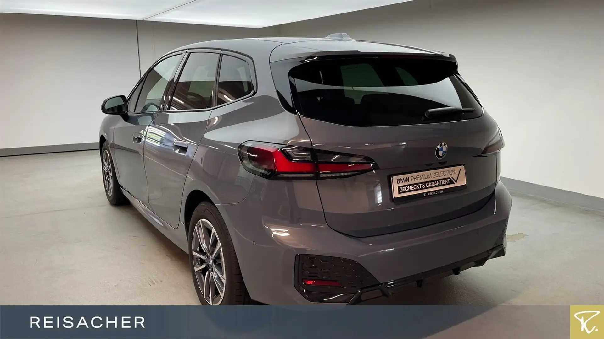 BMW 218 218d A Active Tourer M-Sport,AHK,LCProf,HUD,PA+ Grau - 2