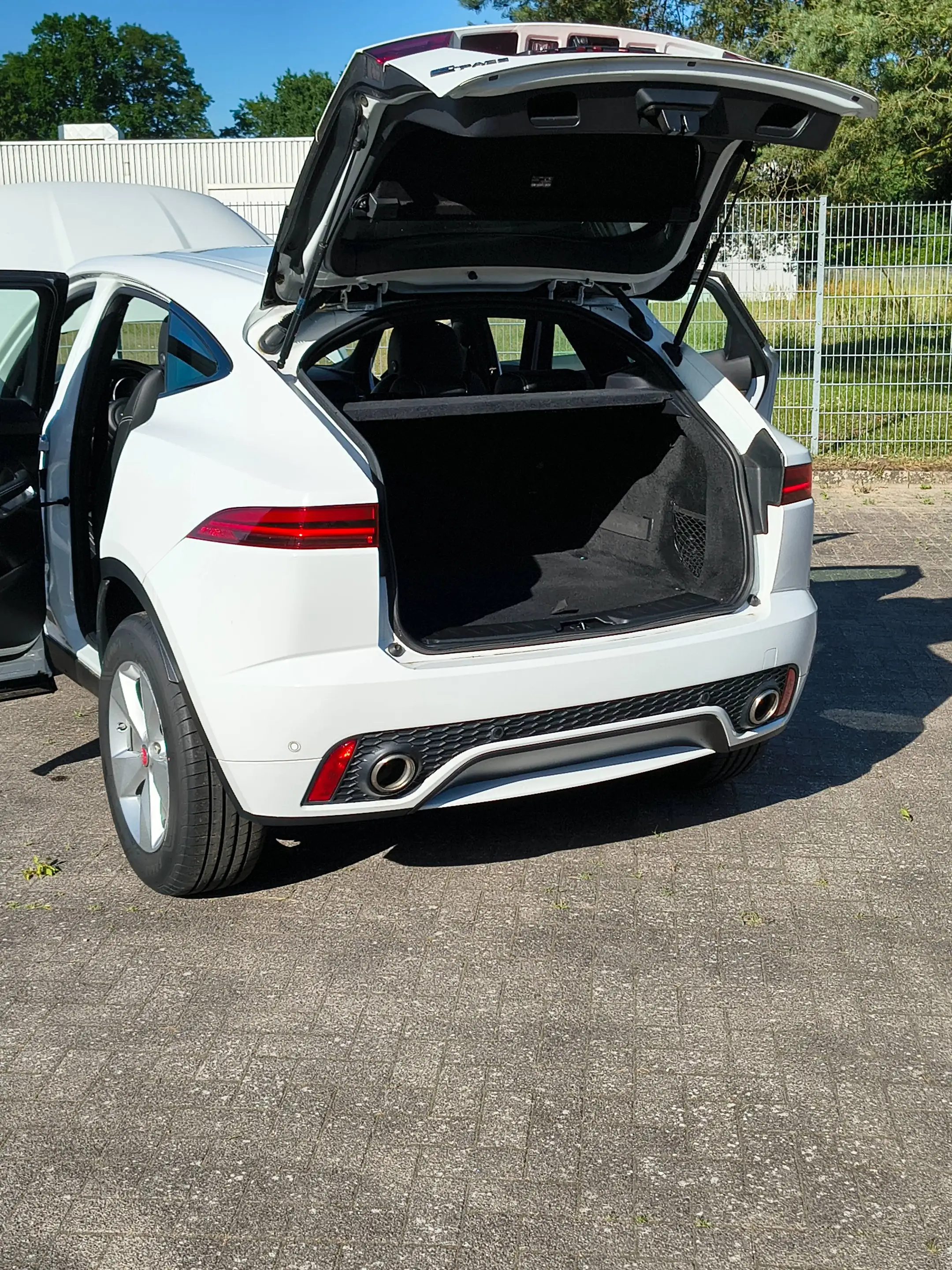 Jaguar E-Pace R-Dynamic S — photo 10