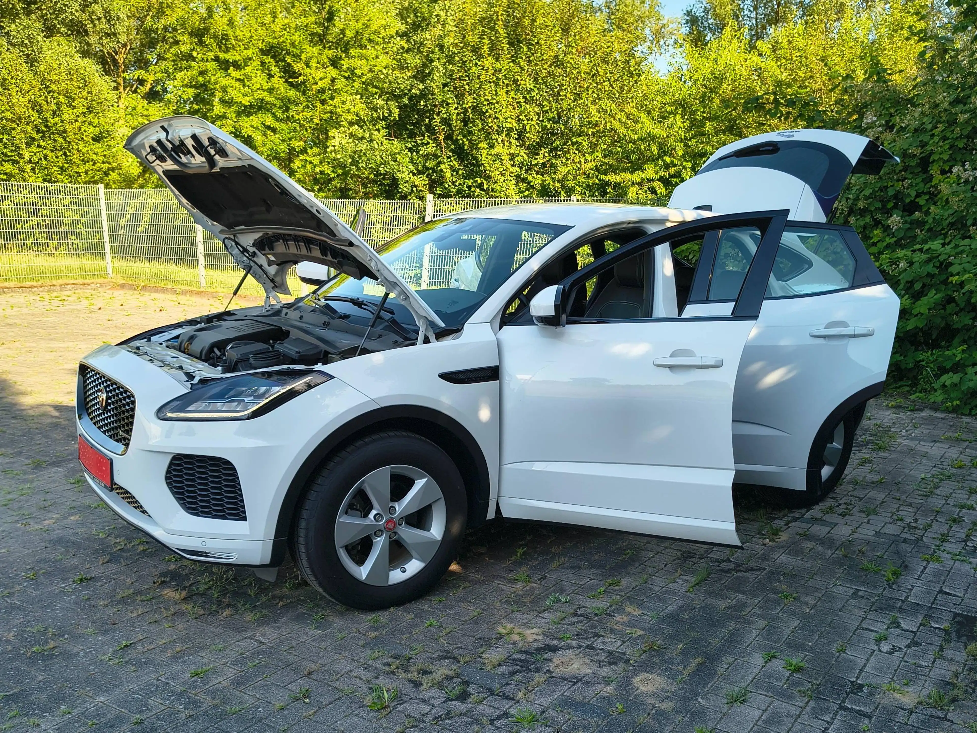 Jaguar E-Pace R-Dynamic S — photo 3