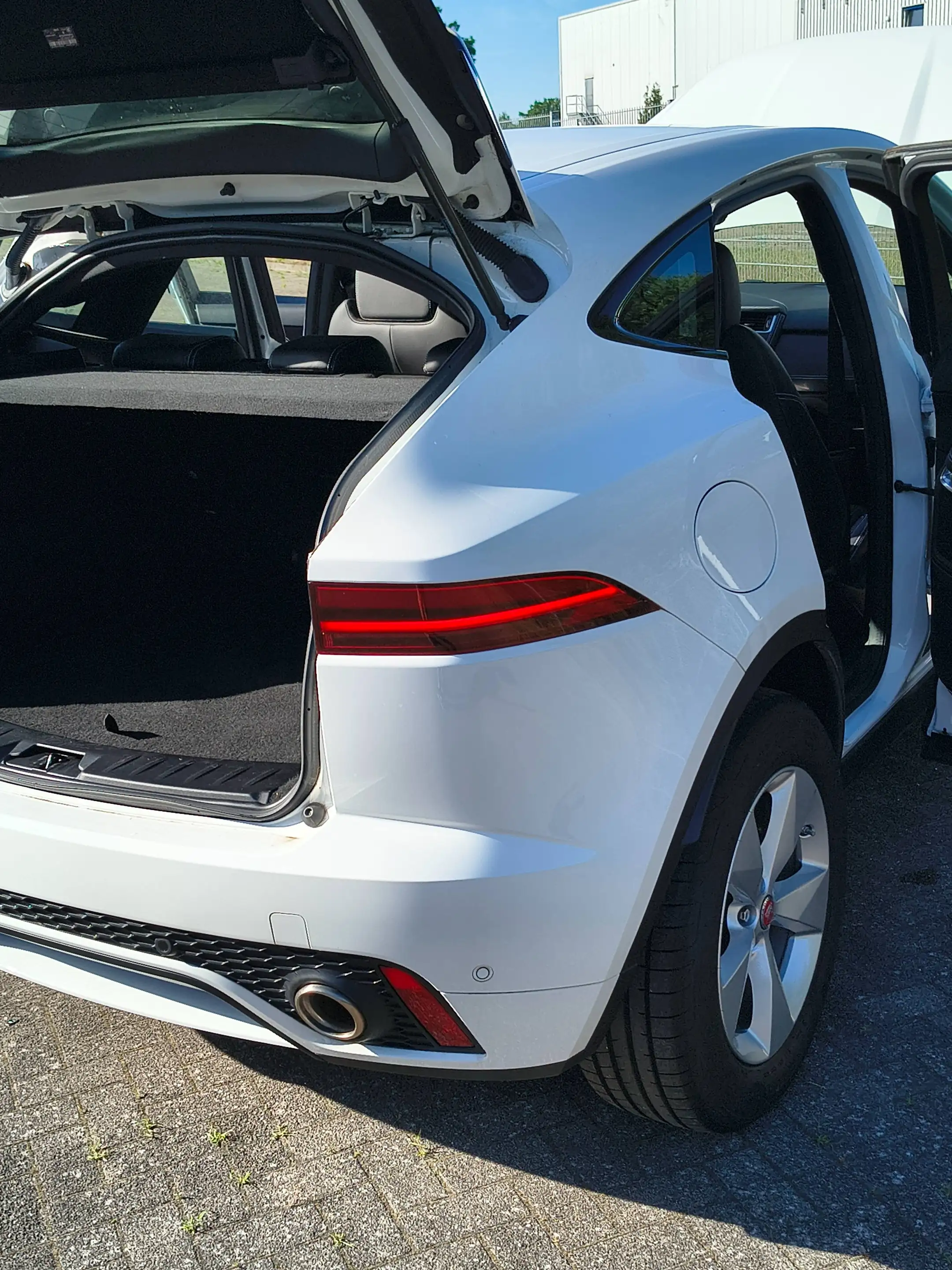 Jaguar E-Pace R-Dynamic S — photo 15