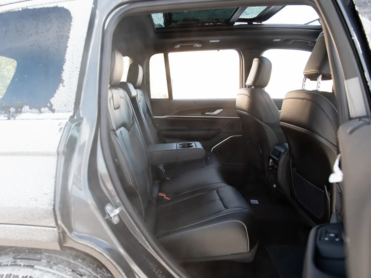 Jeep Grand Cherokee снимка Jeep Grand Cherokee