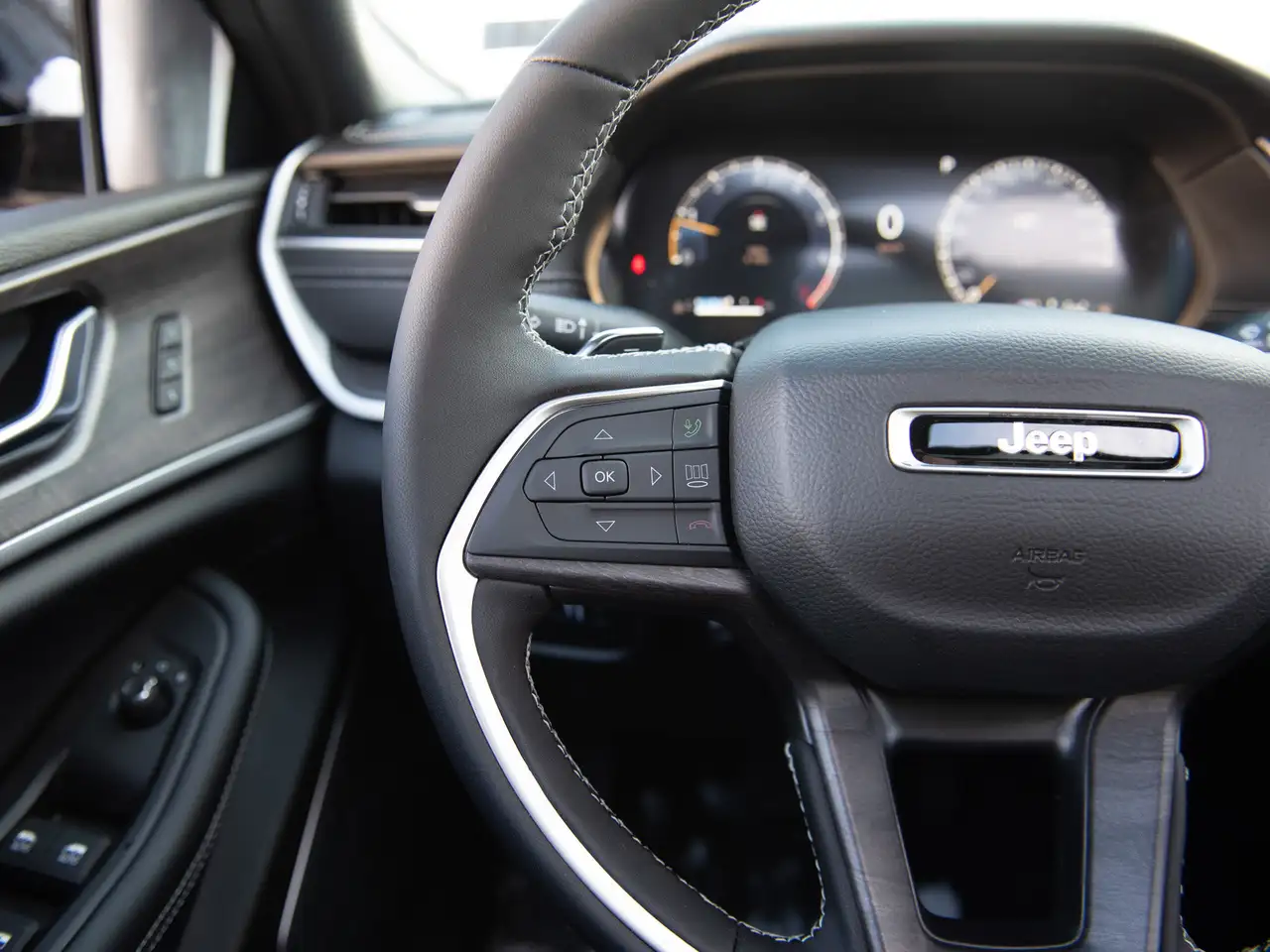 Jeep Grand Cherokee снимка Jeep Grand Cherokee