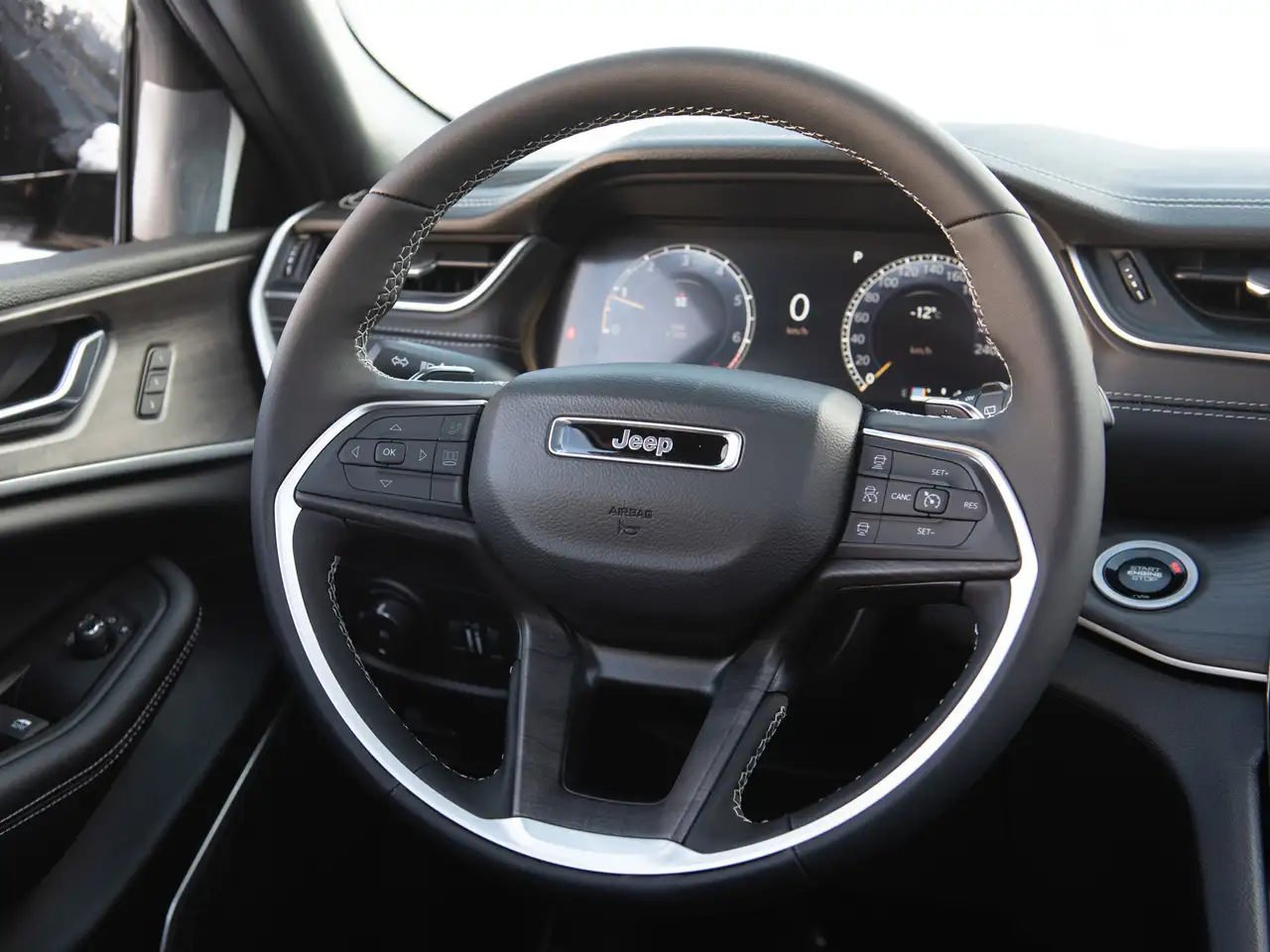 Jeep Grand Cherokee снимка Jeep Grand Cherokee