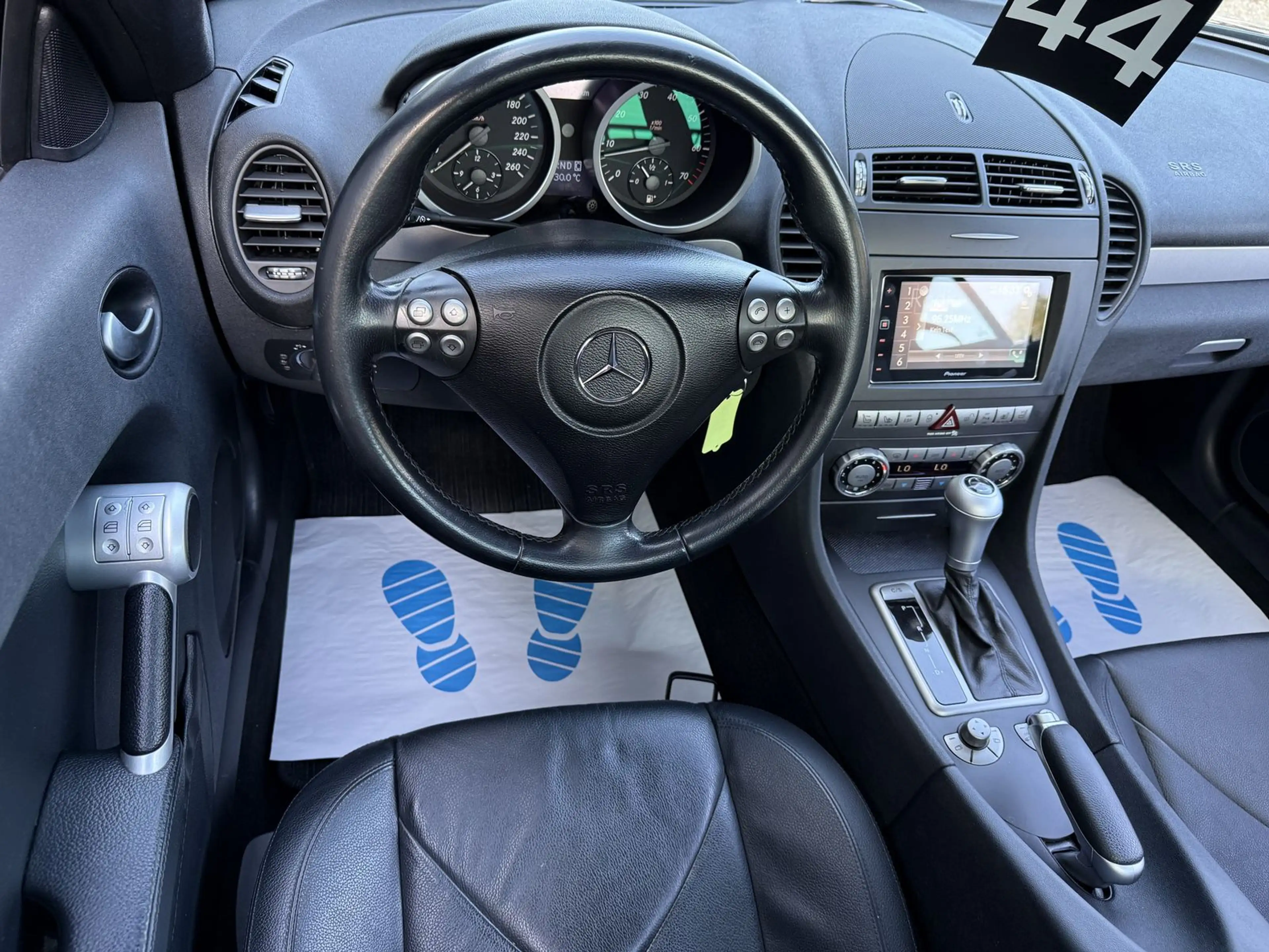 Mercedes-Benz SLK 350 *CARPLAY*PDC*NACKENHEIZUNG*LEDER* — photo 6