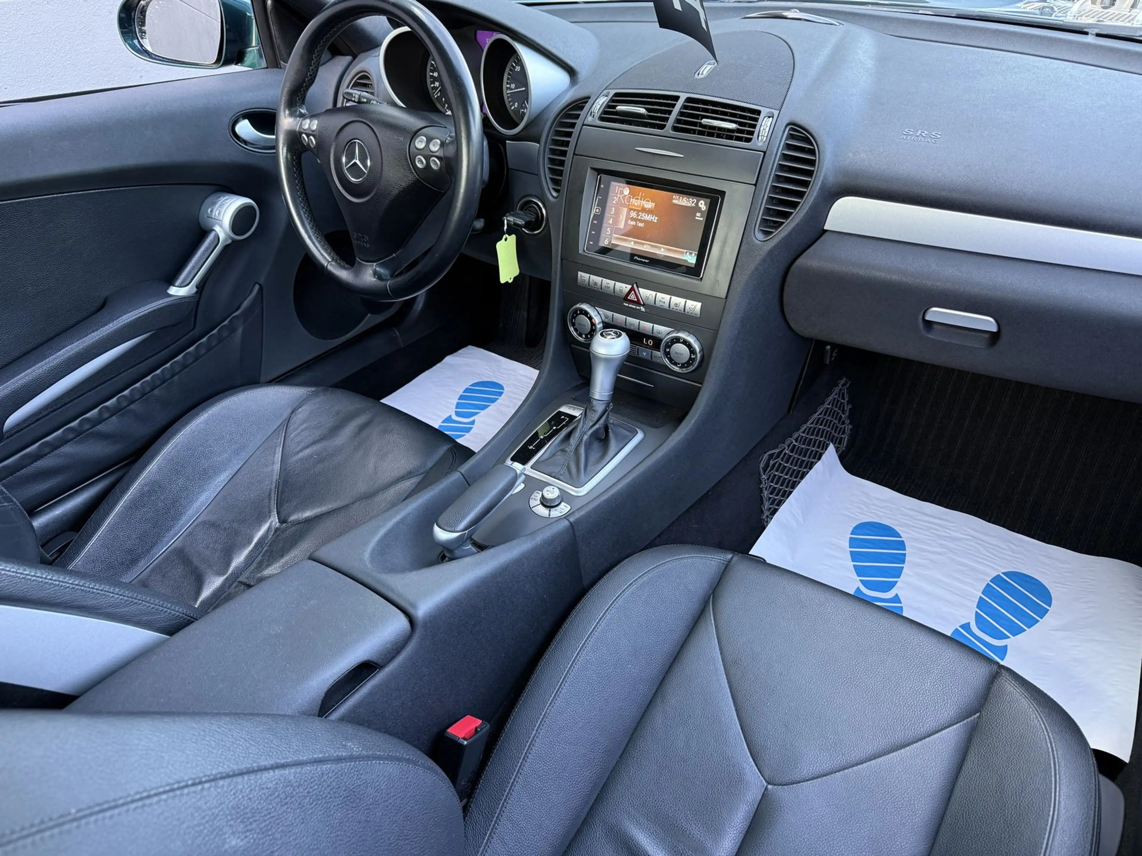 Mercedes-Benz SLK 350 *CARPLAY*PDC*NACKENHEIZUNG*LEDER* — photo 7