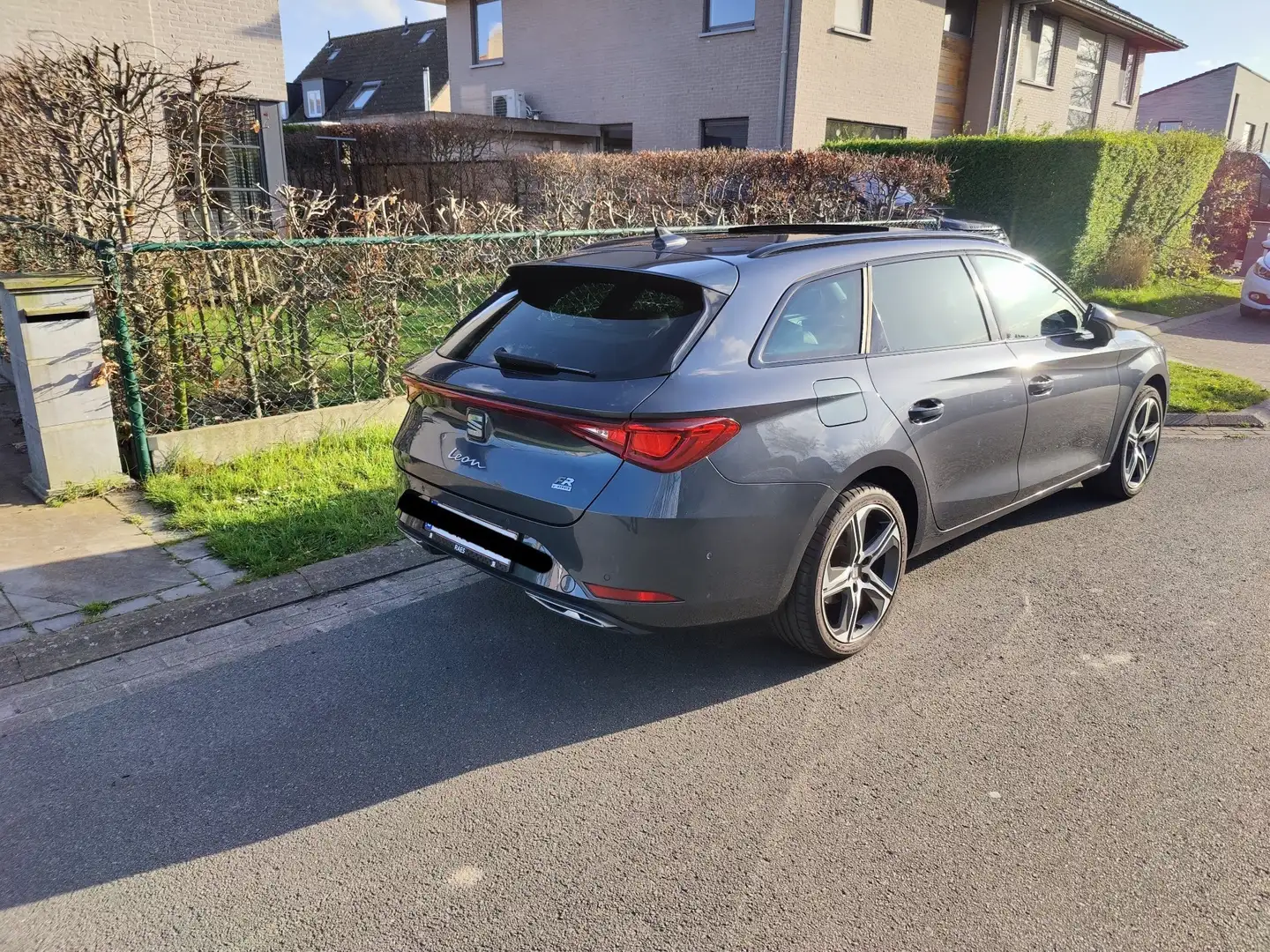 SEAT Leon e-Hybrid 1.4 e-Hybrid PHEV FR DSG (150 kW) Šedá - 2