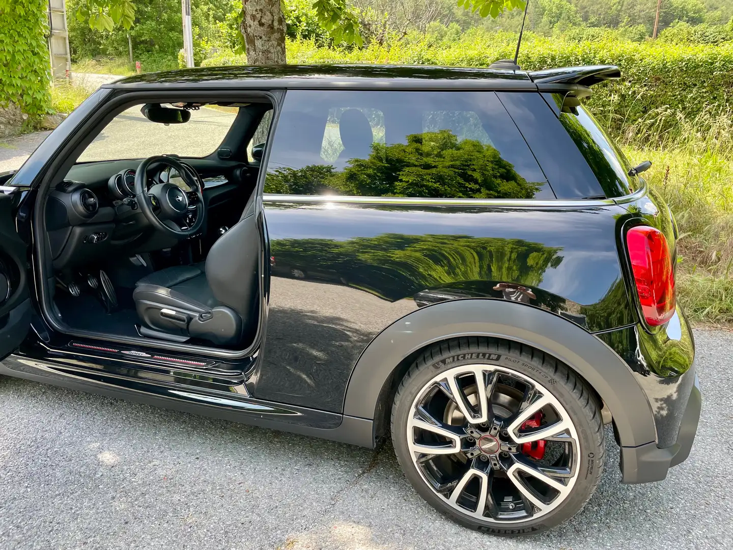 MINI John Cooper Works Hatch 4 231 ch Finition JCW Ultimate Noir - 2