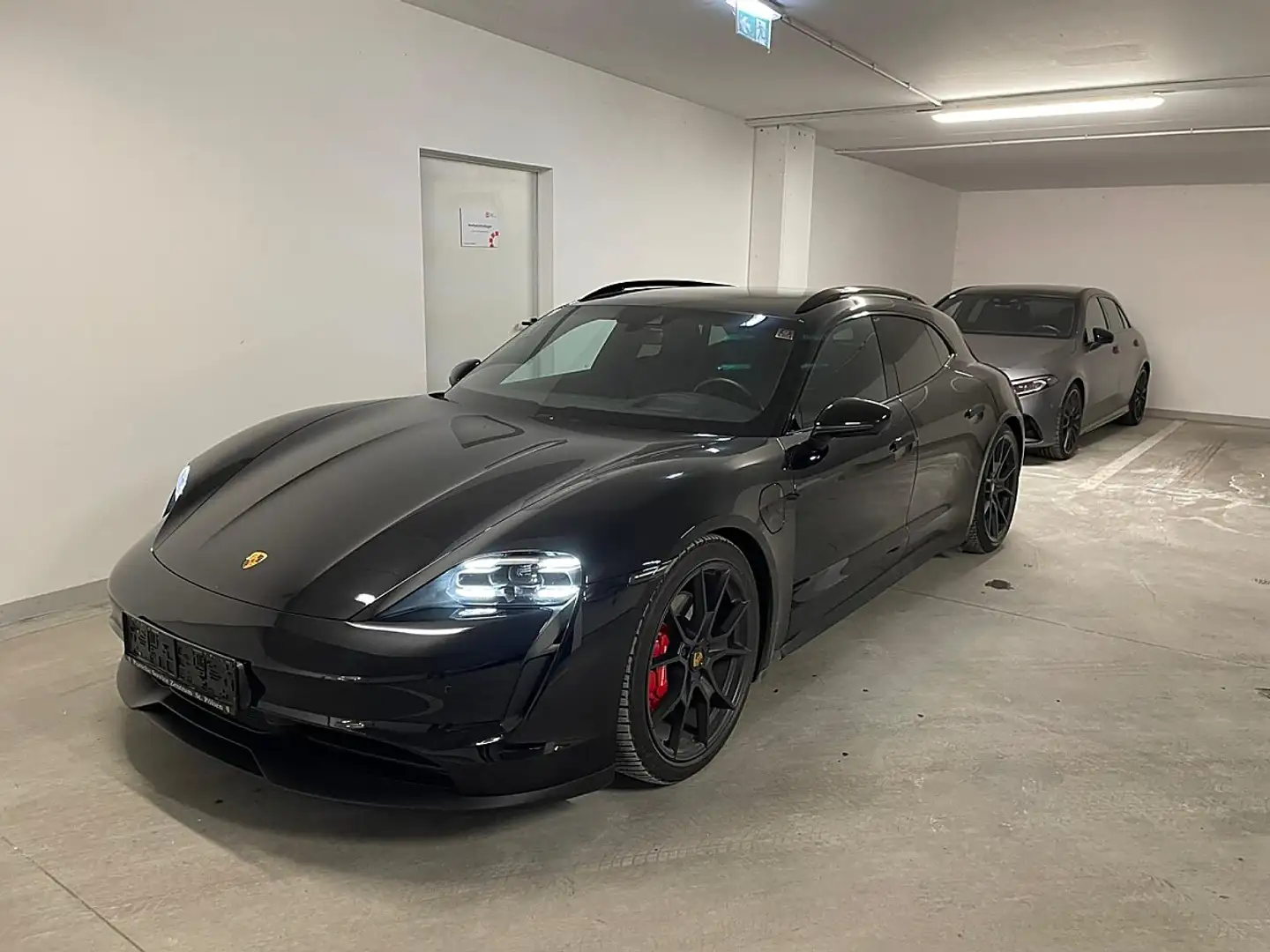 Porsche Taycan 4S Sport Turismo 83kWh Aut. Schwarz - 1