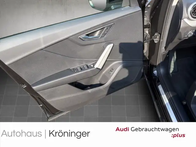 Audi Q2 view 8