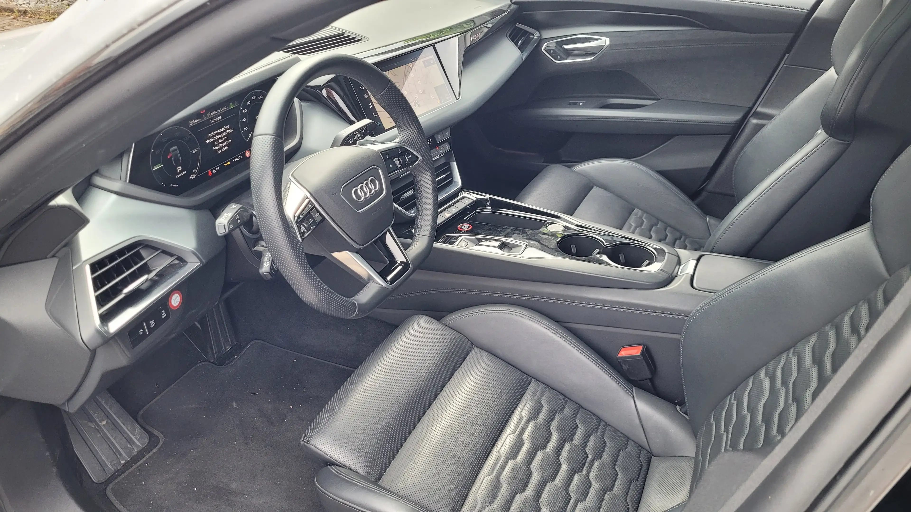 Audi e-tron GT quattro — photo 9