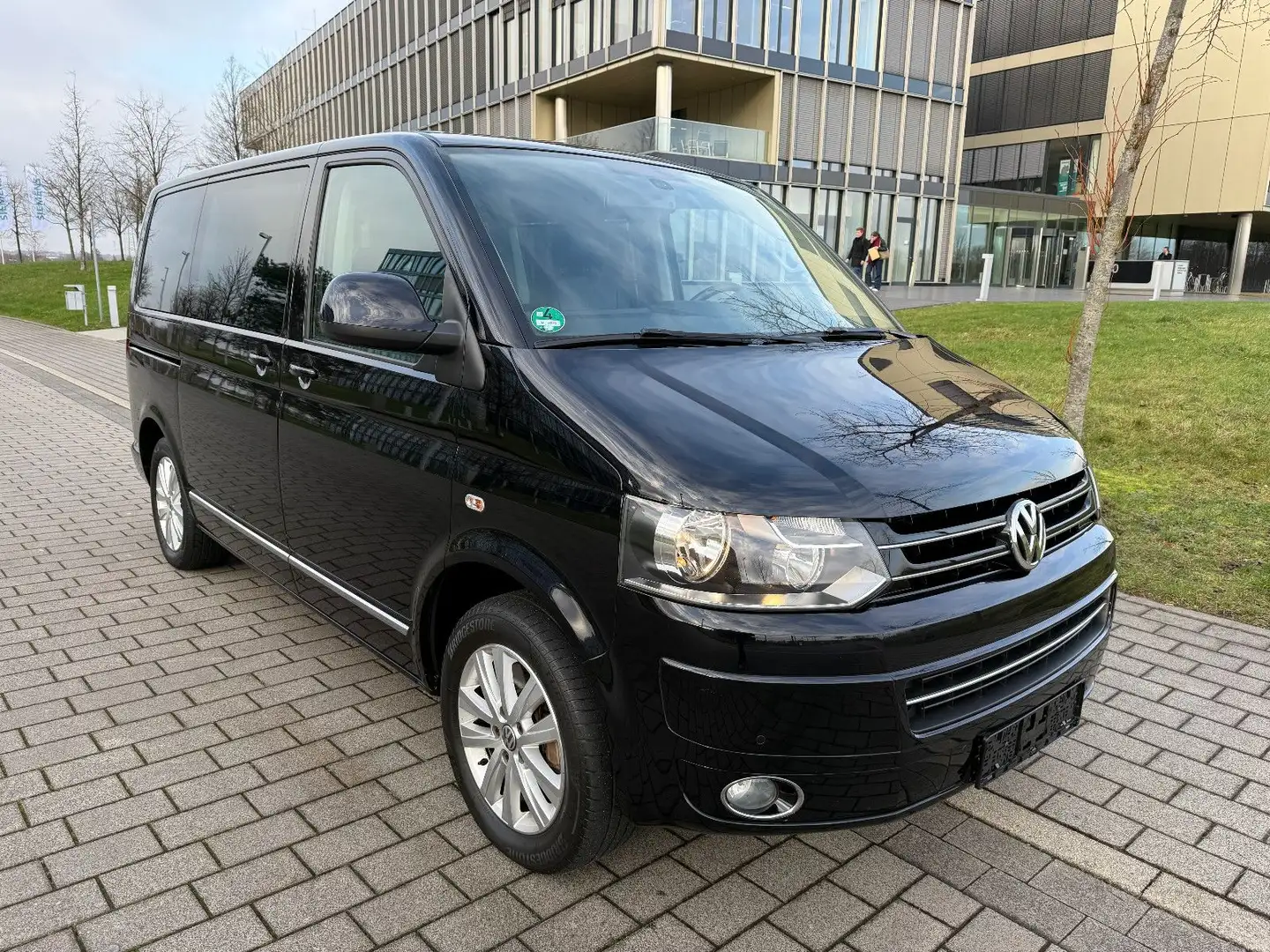 Volkswagen T5 Multivan T5  Multivan Highline + Rollstuhlgerecht + Lift Schwarz - 1