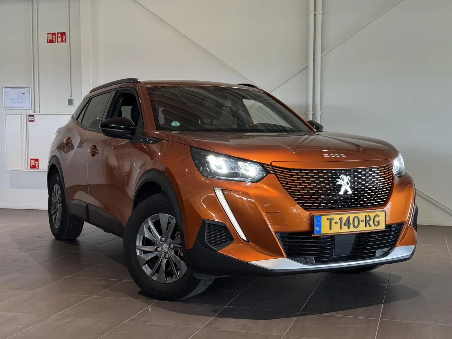 Peugeot e-2008 EV Style 50 kWh | Camera | Navigatie | Climate con Oranje - 2