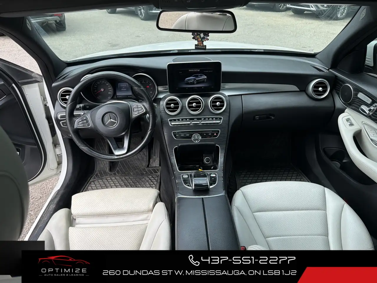Mercedes-Benz C-Class снимка Mercedes-Benz C-Class