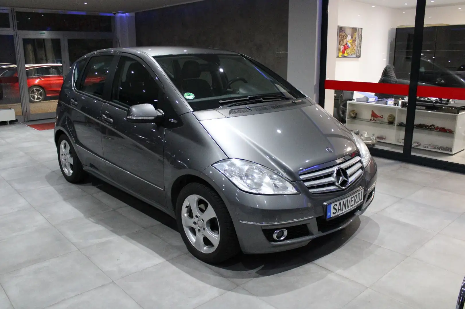 Mercedes-Benz A 180 CDI AVANTGARDE LEDER NAVI-COMAND MFL Grau - 2