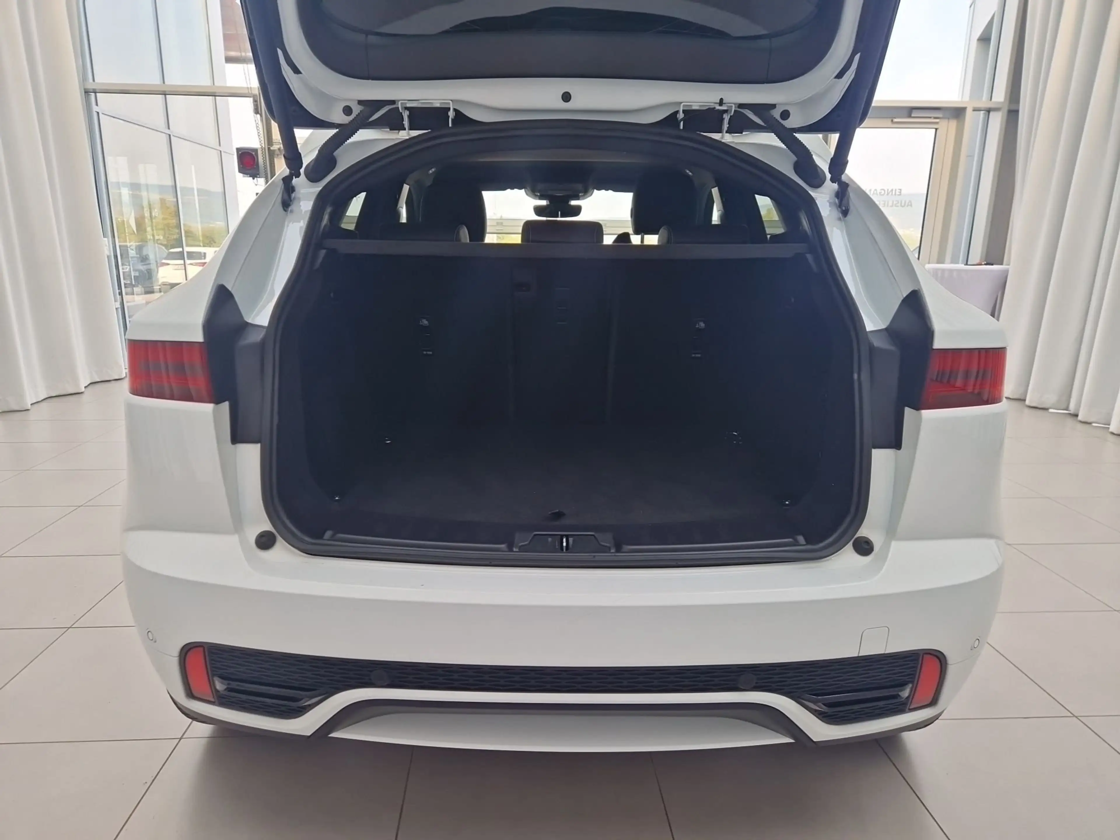 Jaguar E-Pace D165 R-Dynamic SE AWD A KlimaA LM — photo 9