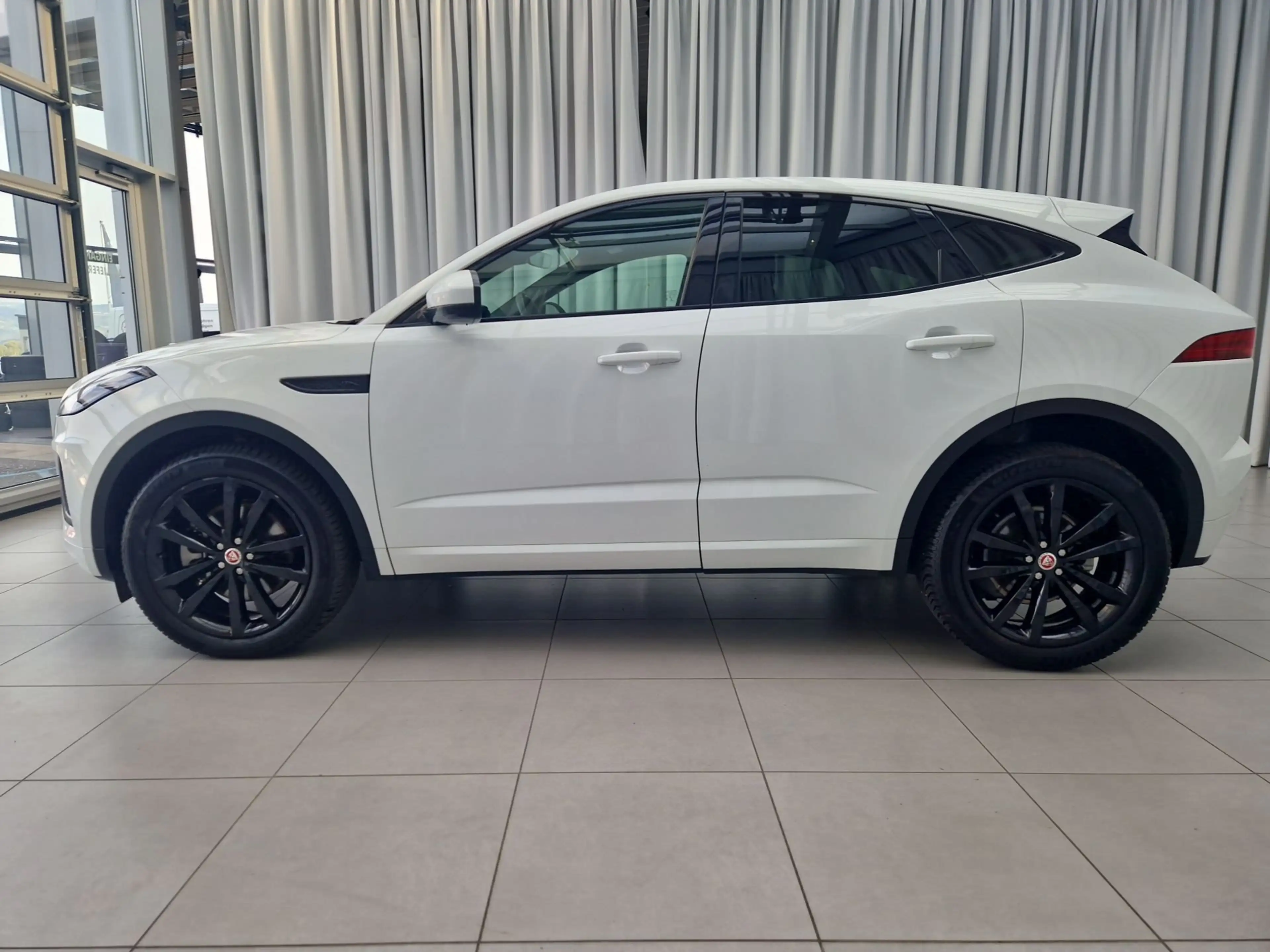Jaguar E-Pace D165 R-Dynamic SE AWD A KlimaA LM — photo 7