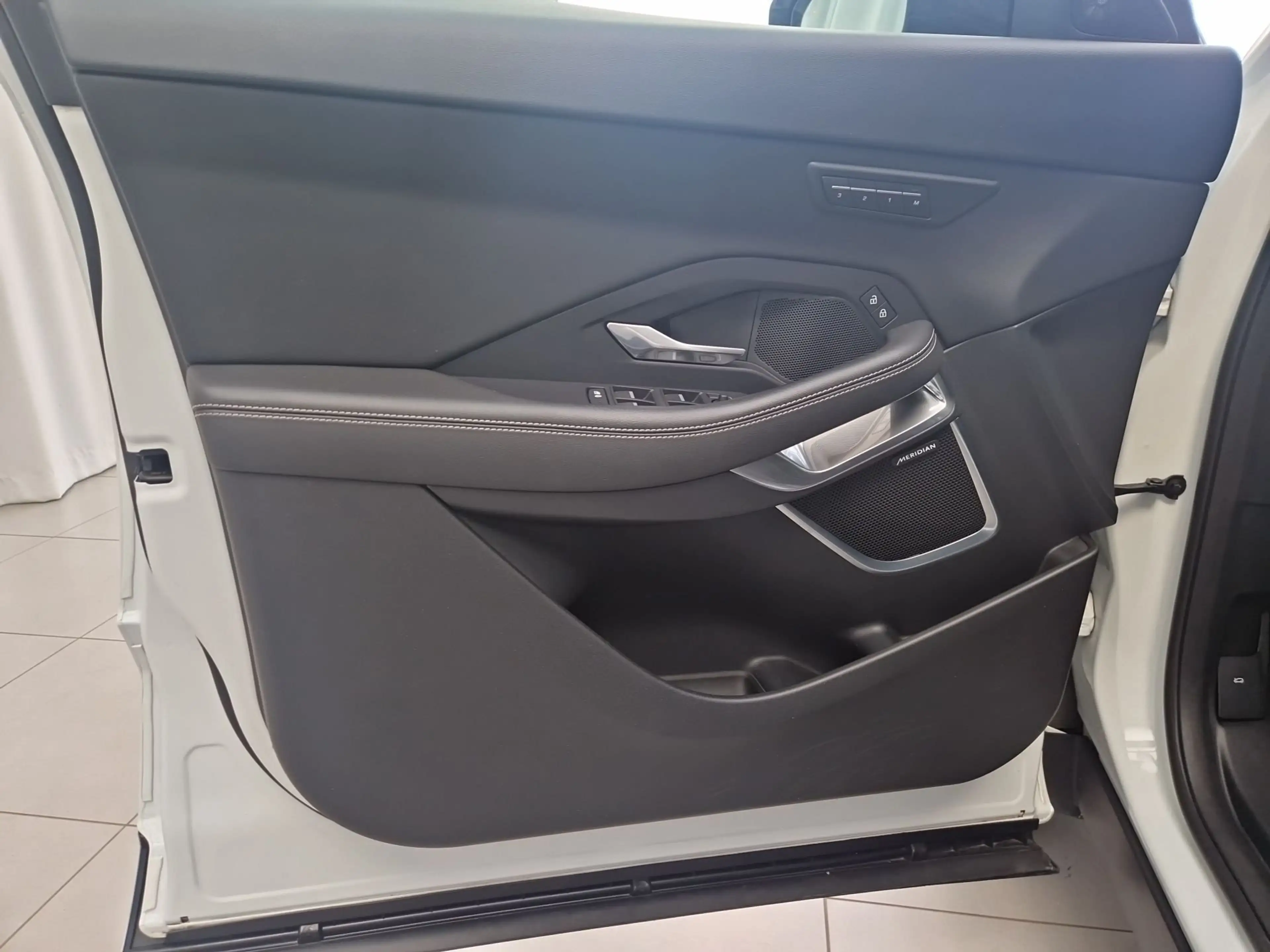 Jaguar E-Pace D165 R-Dynamic SE AWD A KlimaA LM — photo 13