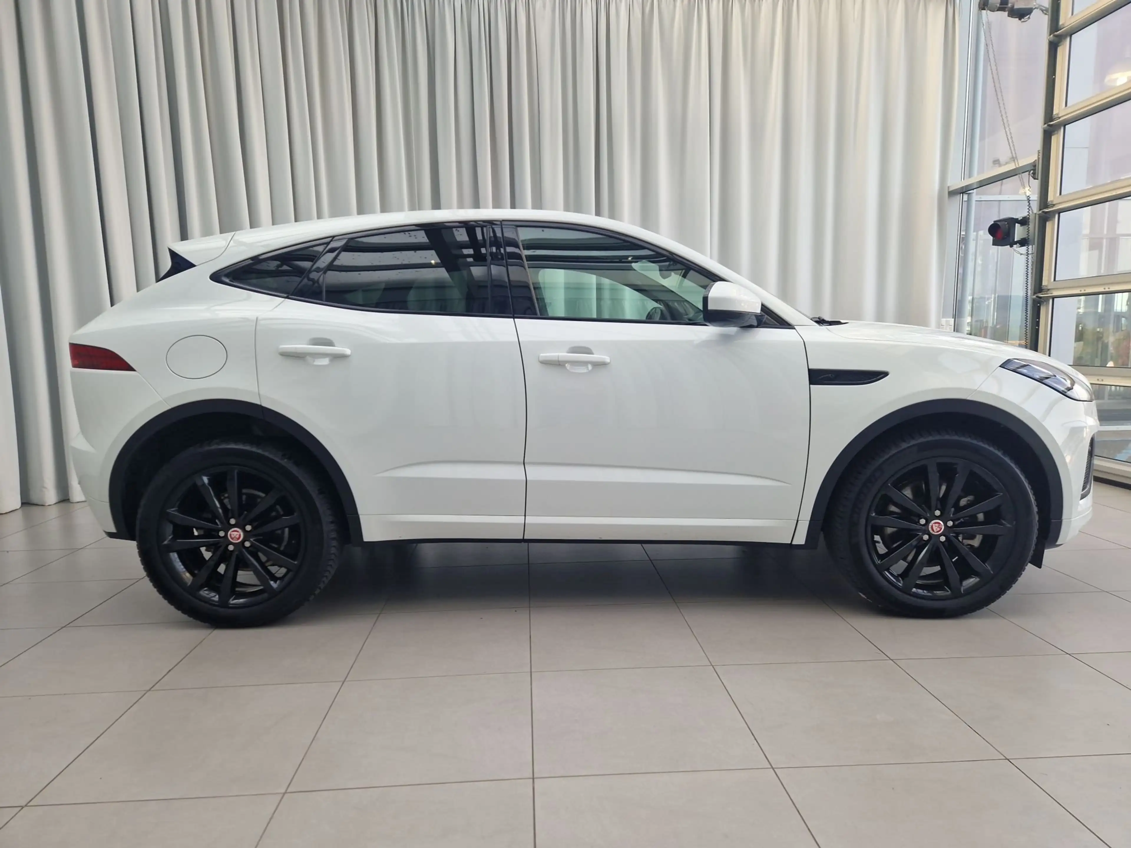 Jaguar E-Pace D165 R-Dynamic SE AWD A KlimaA LM — photo 4