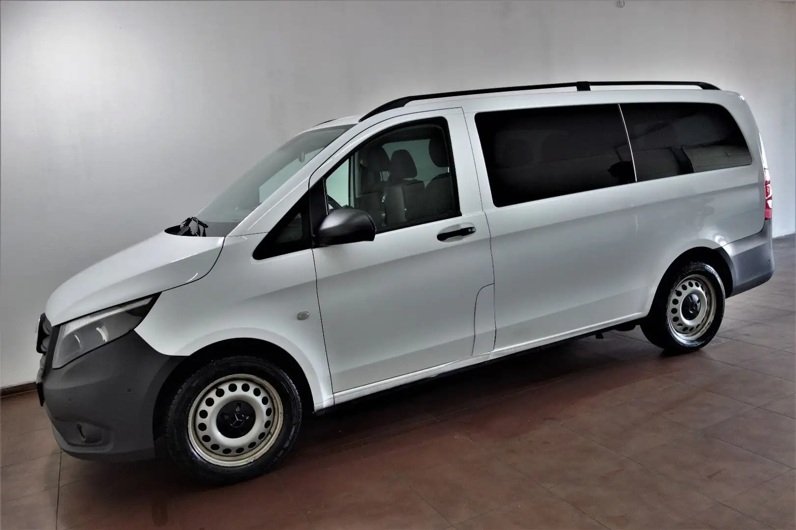 Mercedes-Benz Vito Tourer 114 CDI lang 9G/Navi/Klima/9-Sitzer Weiß - 2