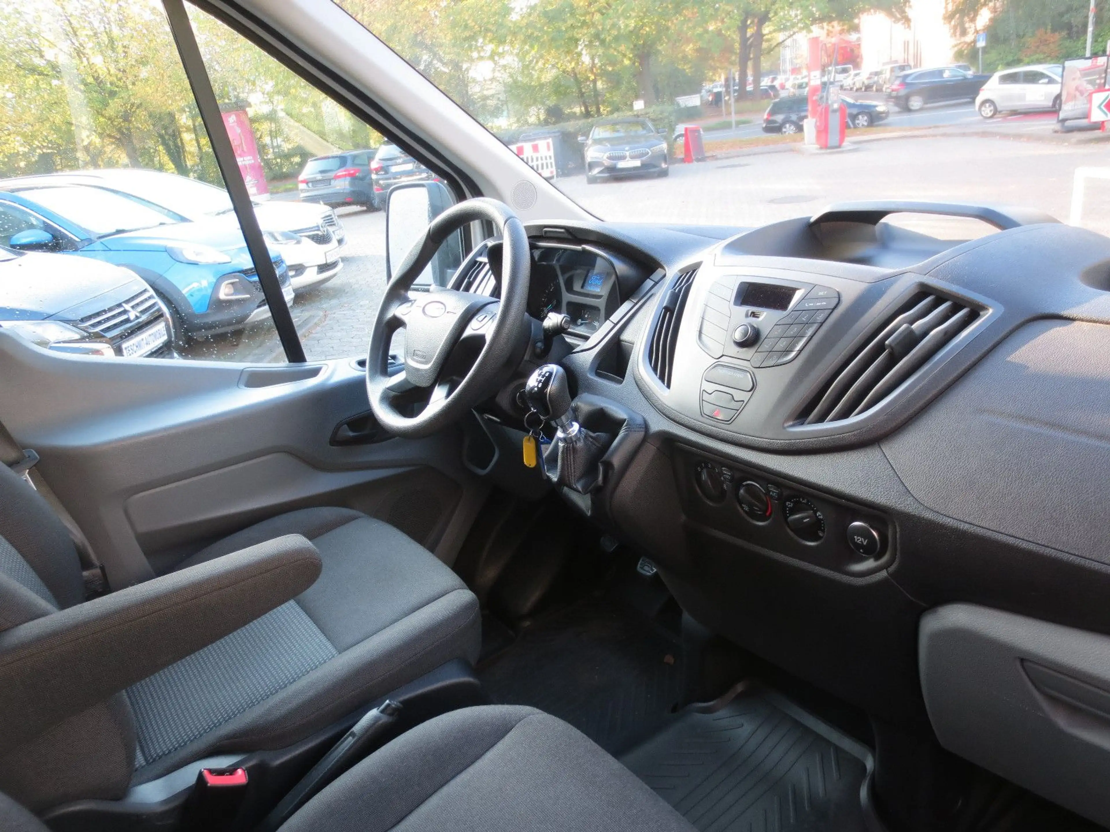 Ford Transit Kombi 310 L3 H2 Klima/9-Sitzer/1.Hd — photo 13