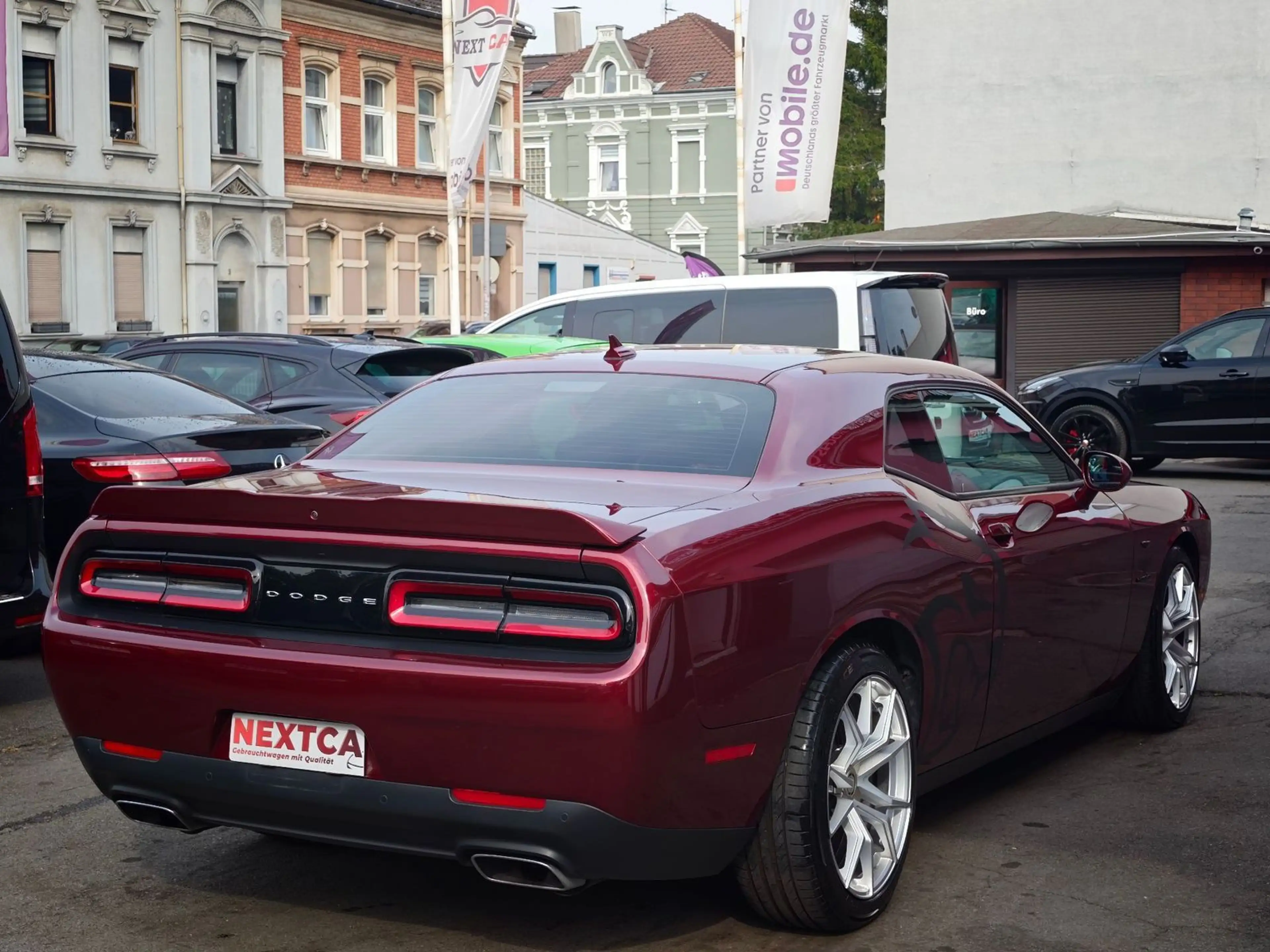 Dodge Challenger — photo 8