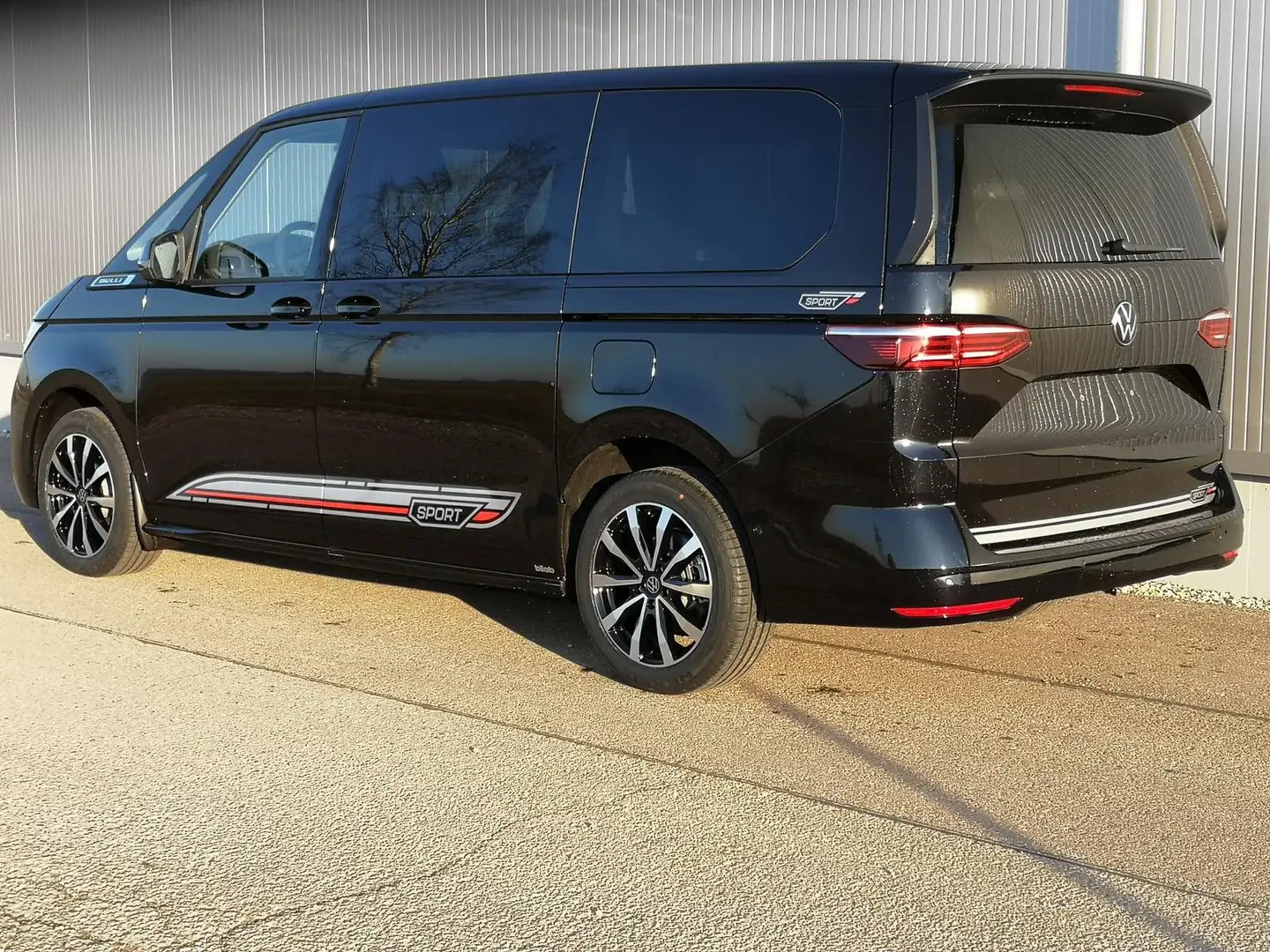 Volkswagen T7 Multivan 2,0TDI DSG Sport Edition Premium LÜ 5 Sitzer Zwart - 2