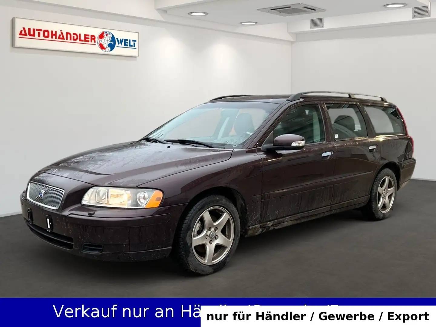 Volvo V70 Kombi D5 Klimaautomatik SHZ PDC AHK Schwarz - 1