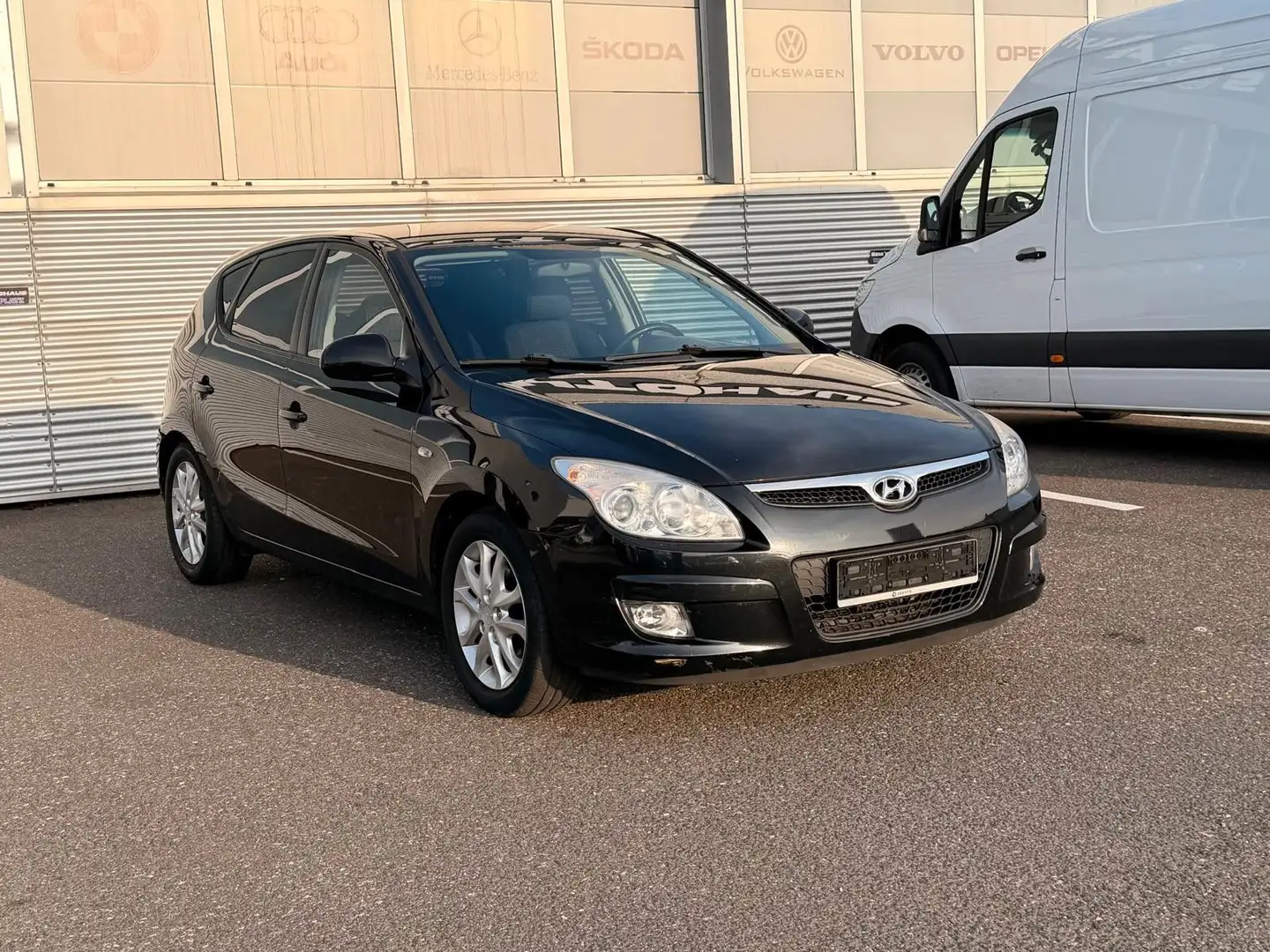 Hyundai i30 Style 2.0CDTI Schwarz - 2