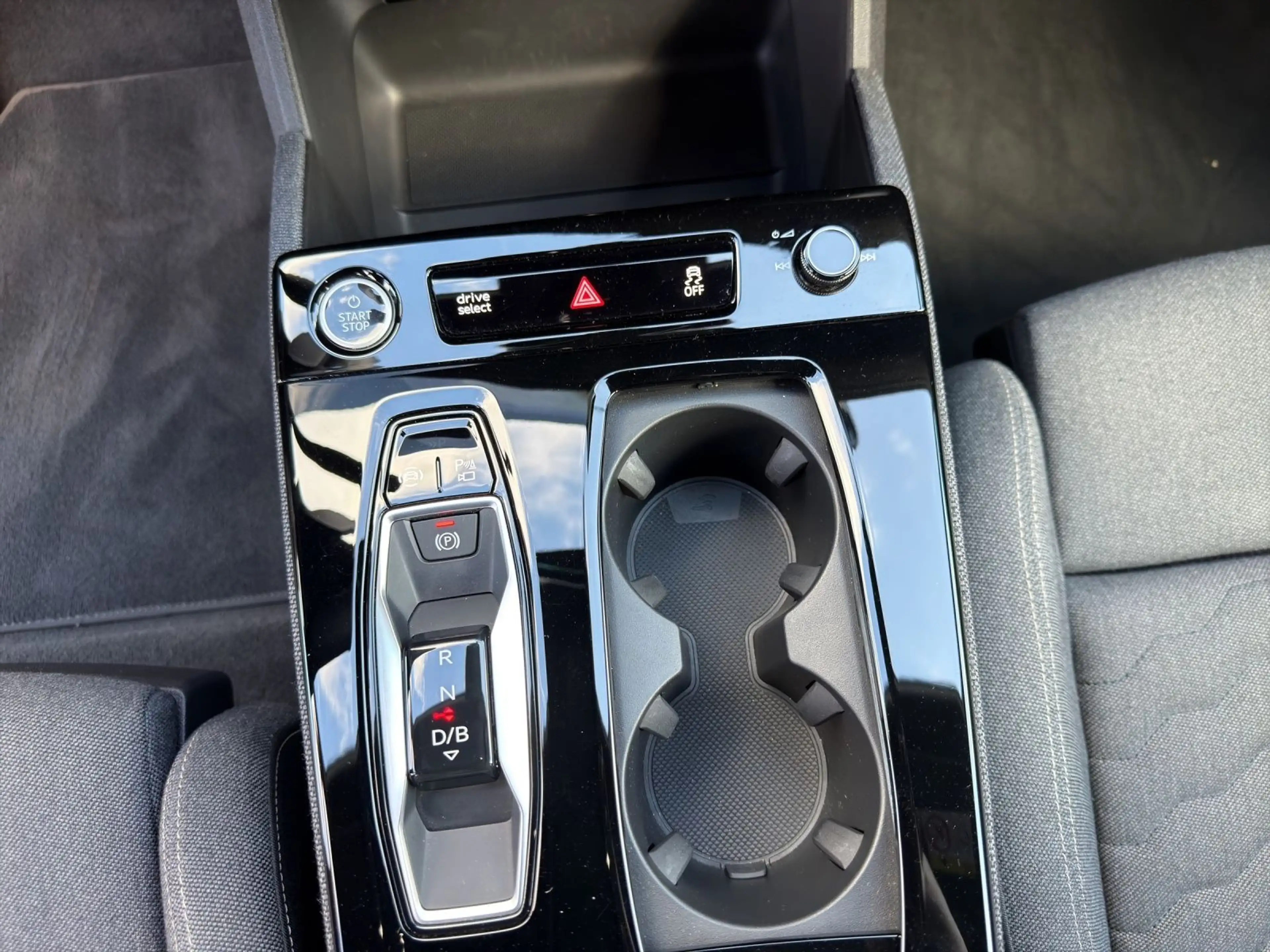 Audi A6 e-tron PERFORMANCE LM20 HuD MATRIX BuO — photo 11