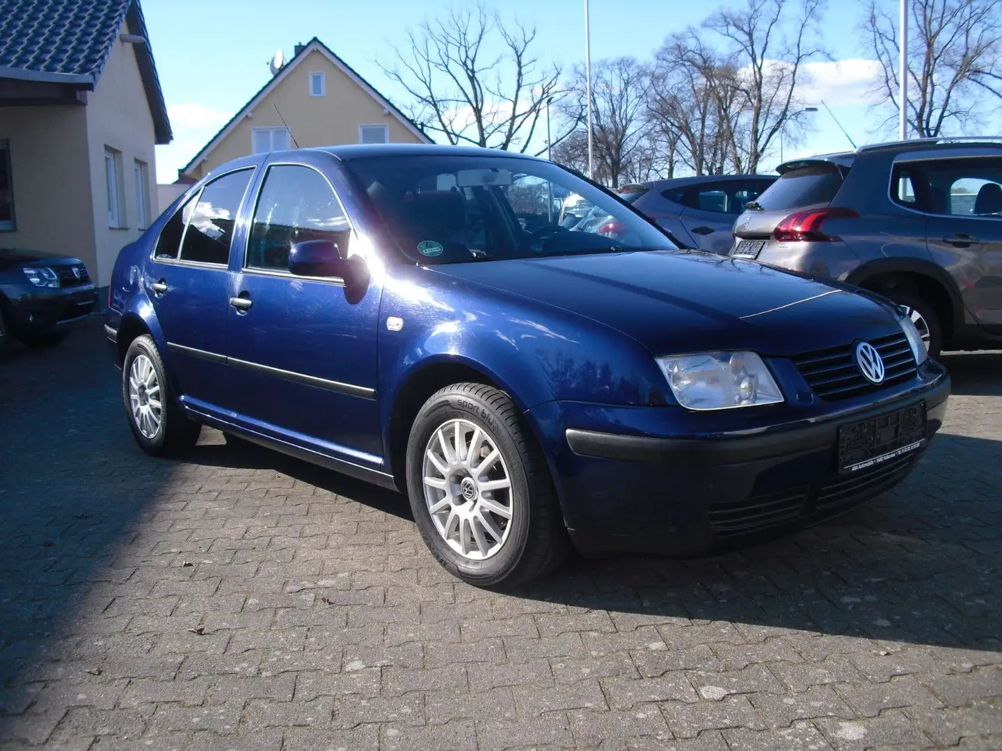 Volkswagen Bora 1.6*77 KW*Klima*EFH*ZV*TÜV 12/2026 Blau - 2