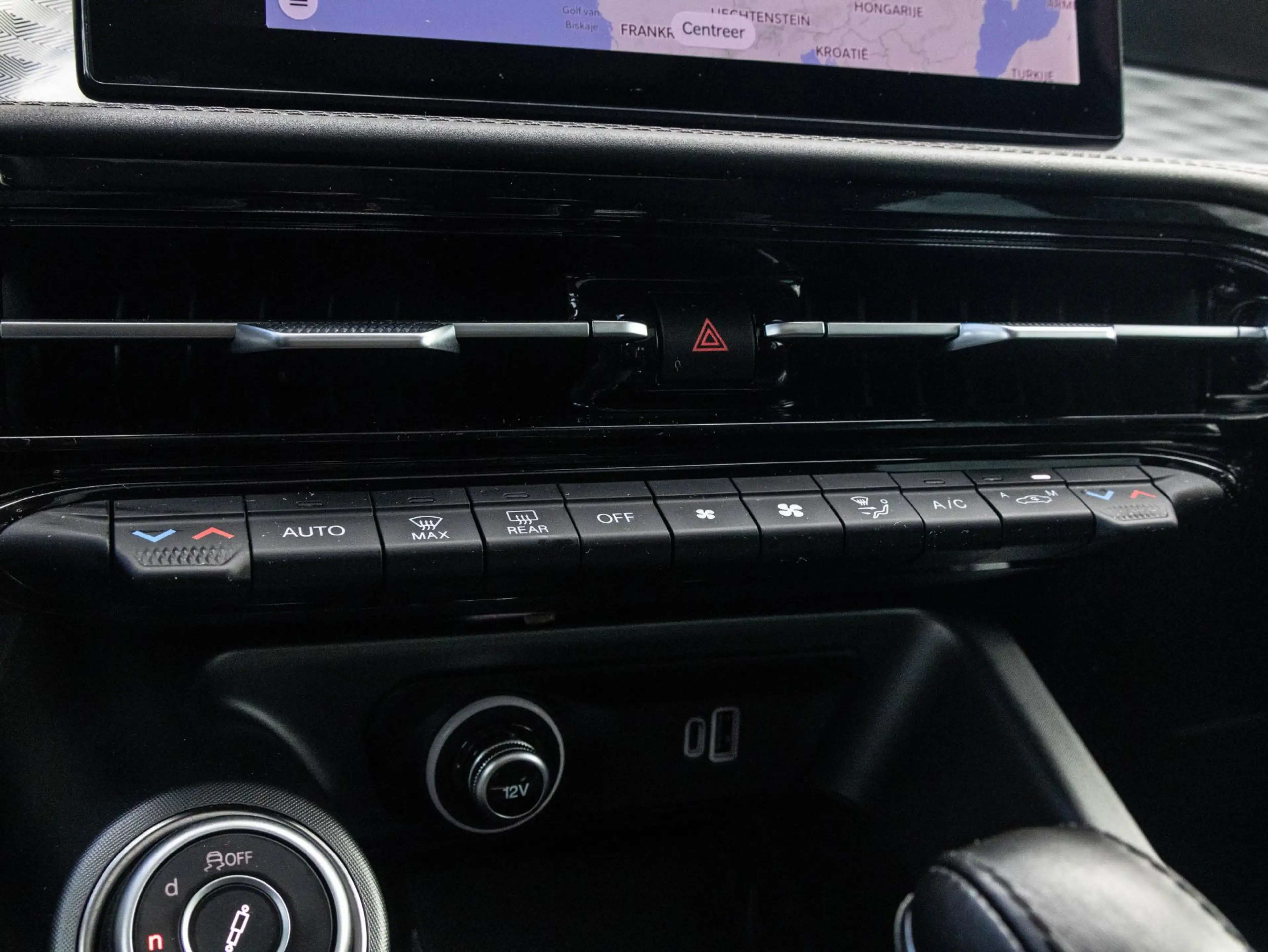 Alfa Romeo Tonale 1.5T Hybrid Veloce | Elektrisch glazen panorama-da — photo 12