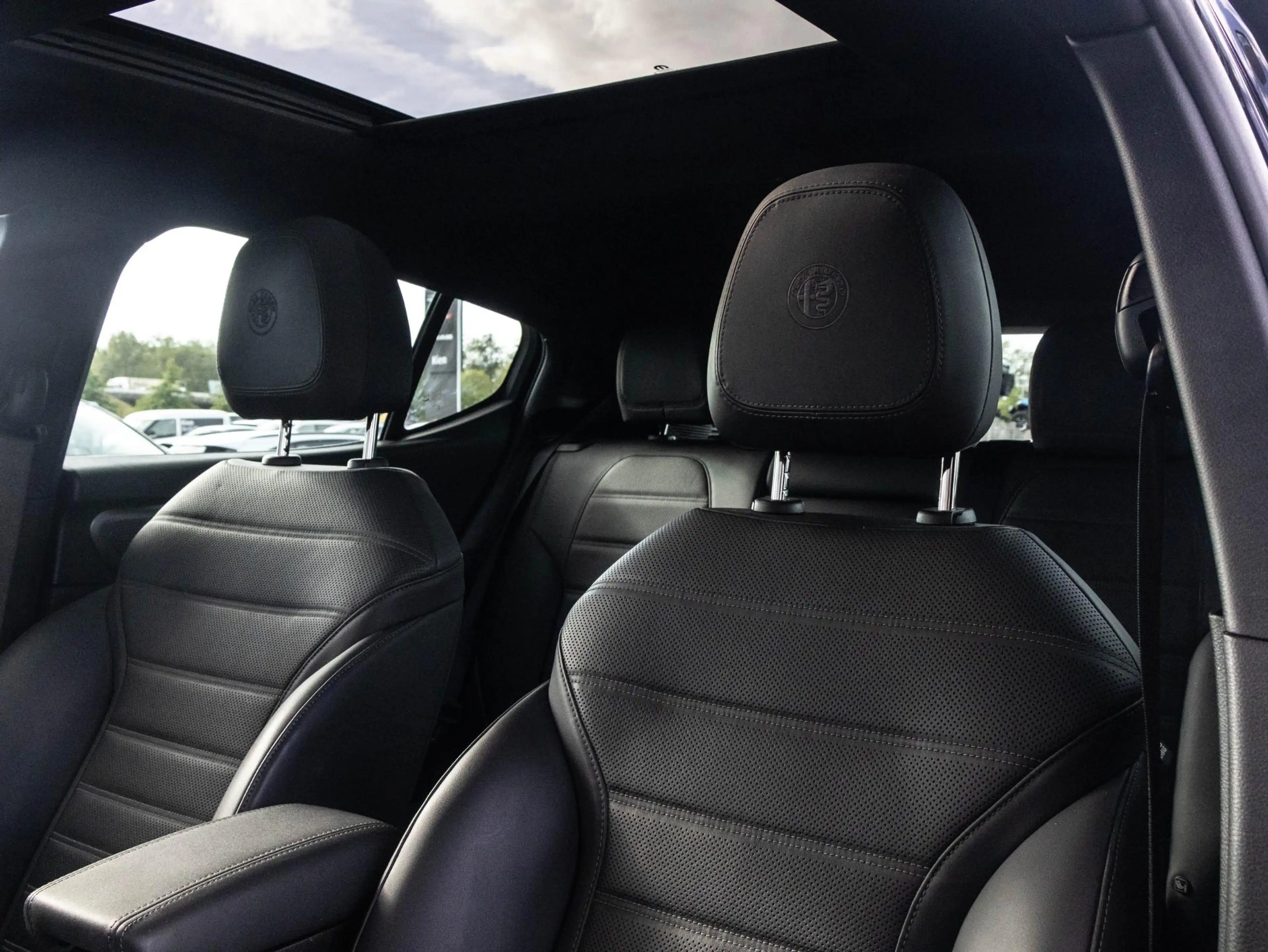 Alfa Romeo Tonale 1.5T Hybrid Veloce | Elektrisch glazen panorama-da — photo 8