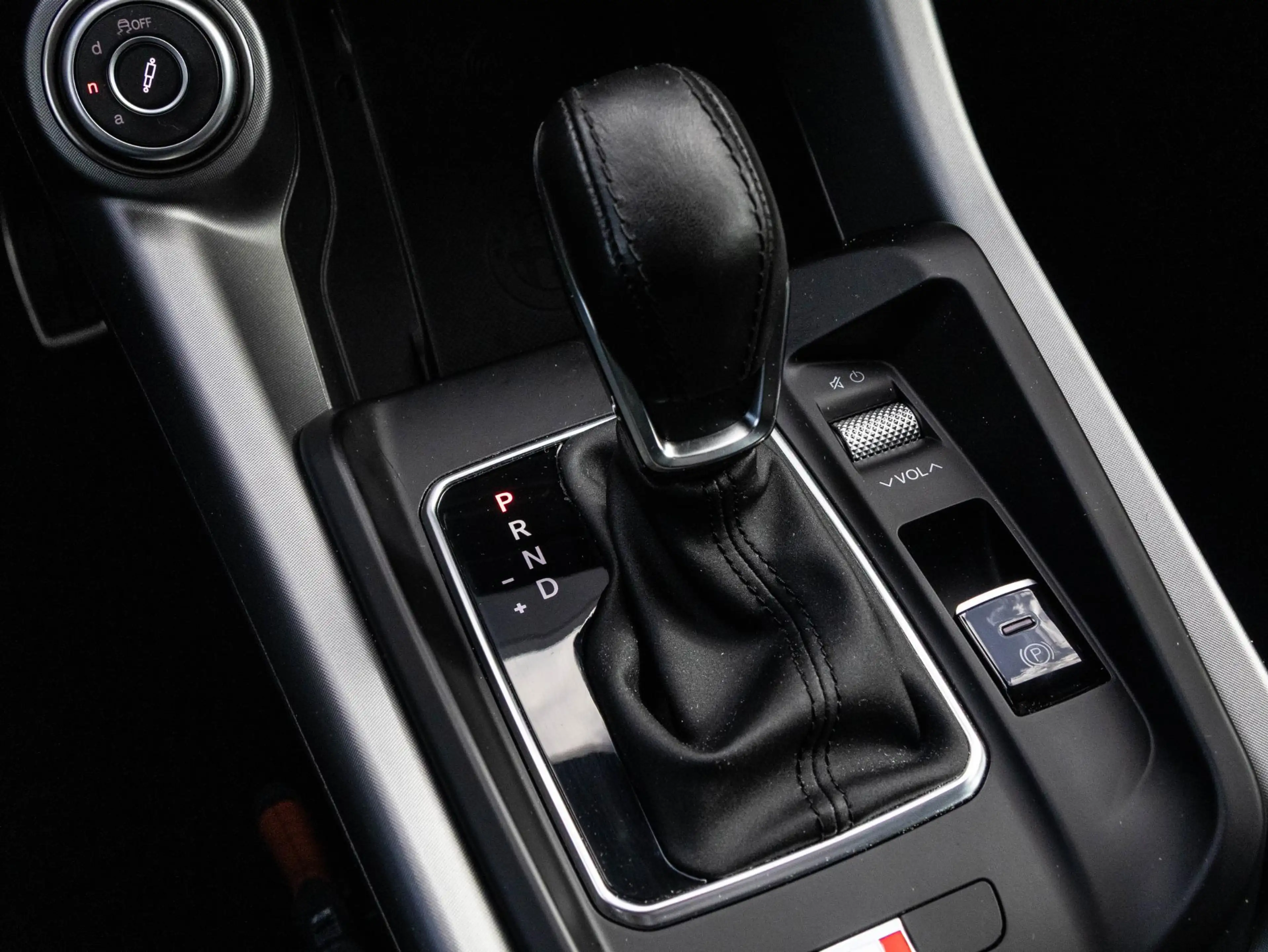 Alfa Romeo Tonale 1.5T Hybrid Veloce | Elektrisch glazen panorama-da — photo 25